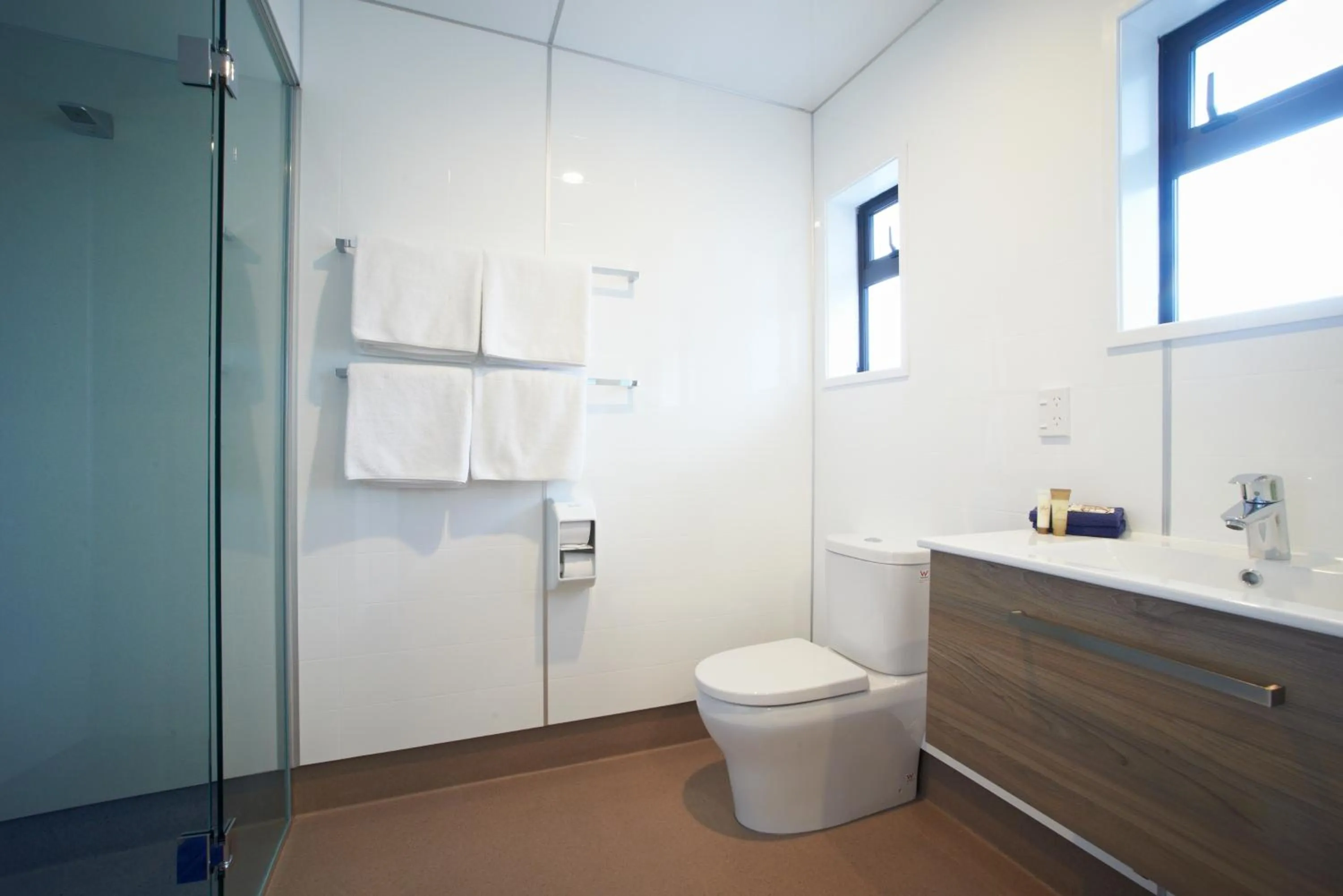 Shower in Auto Lodge Motel