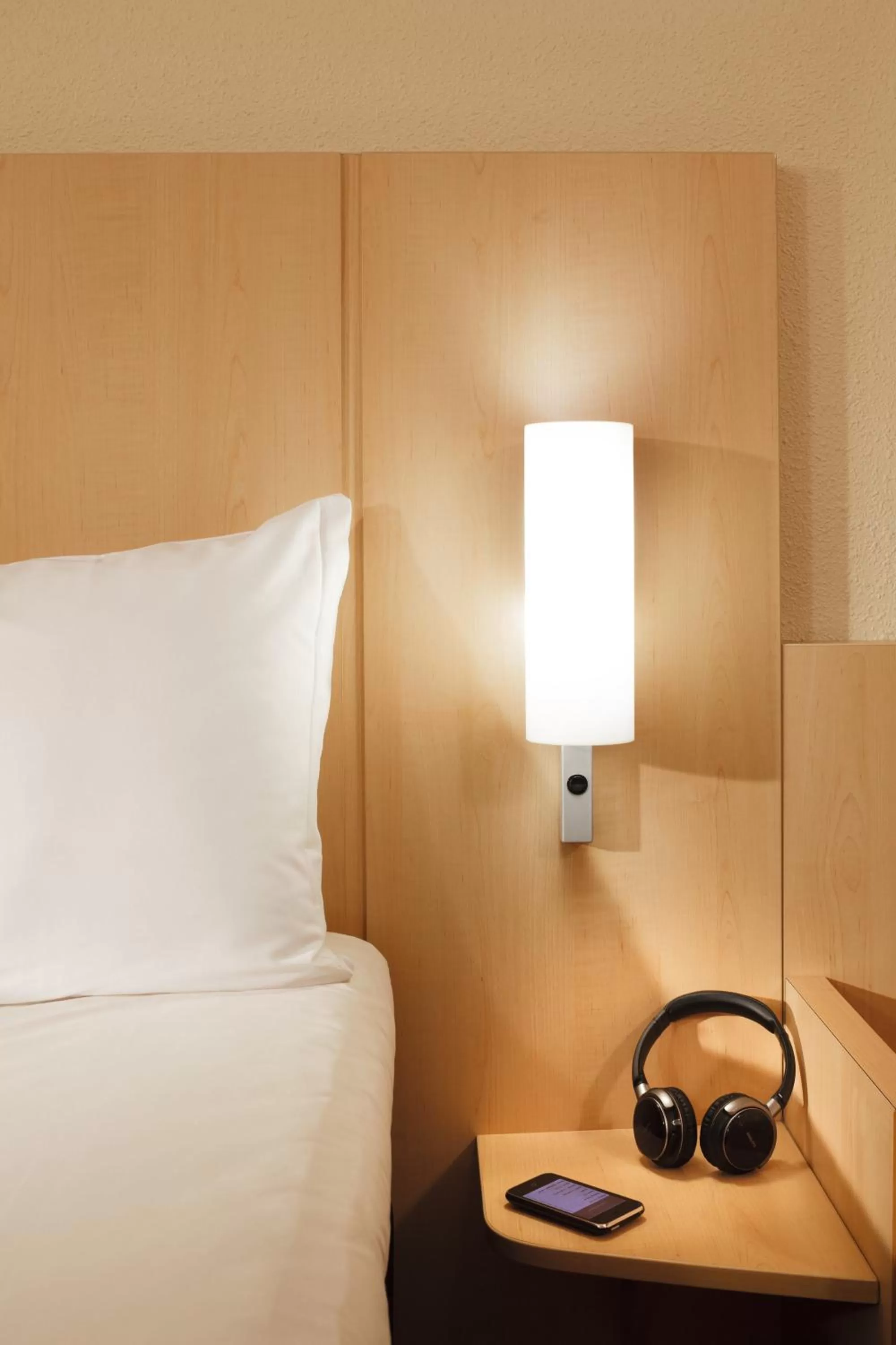 Decorative detail, Bed in Hotel Ibis Milano Malpensa