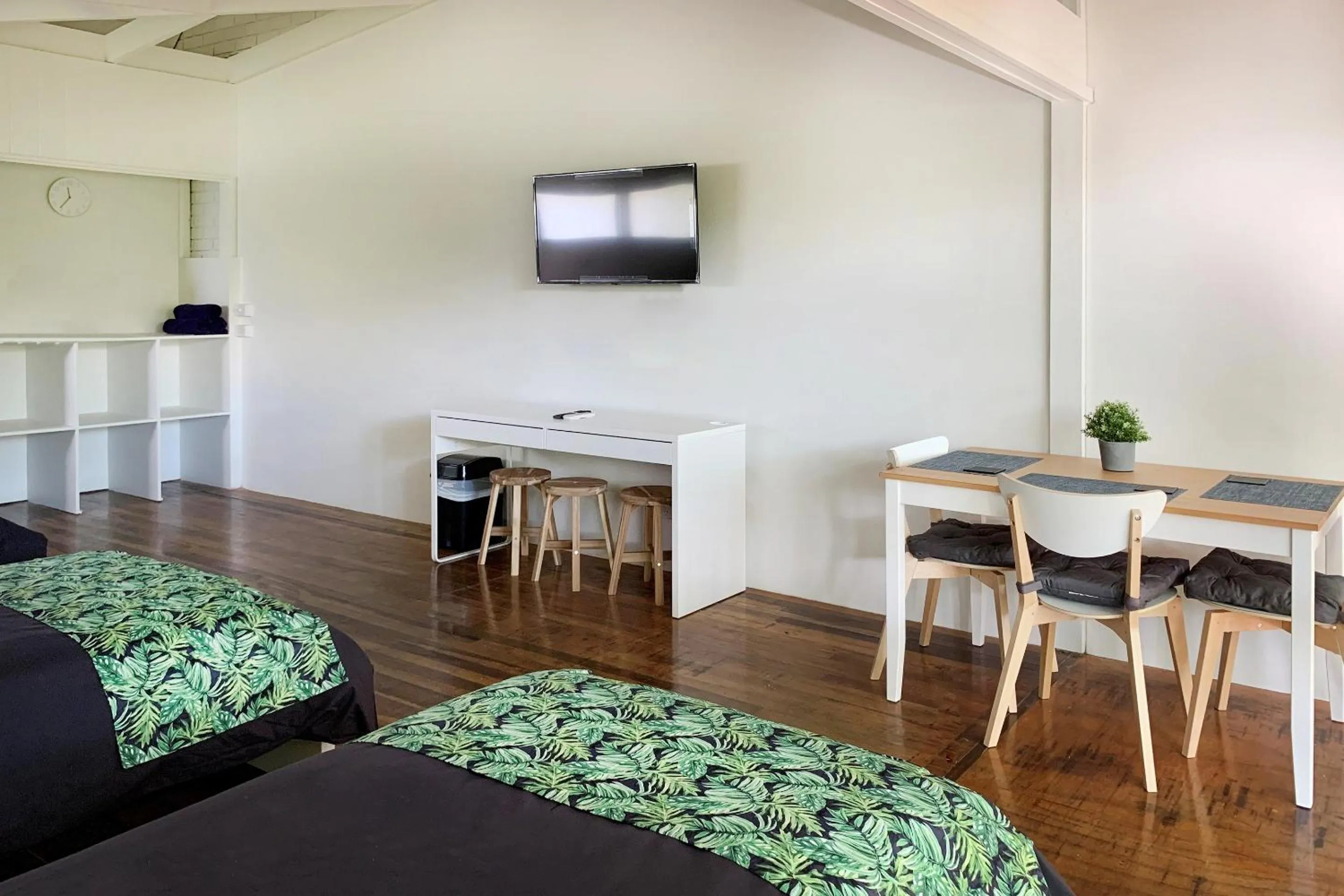 TV and multimedia in Airlie Beach Magnums - Adults Only