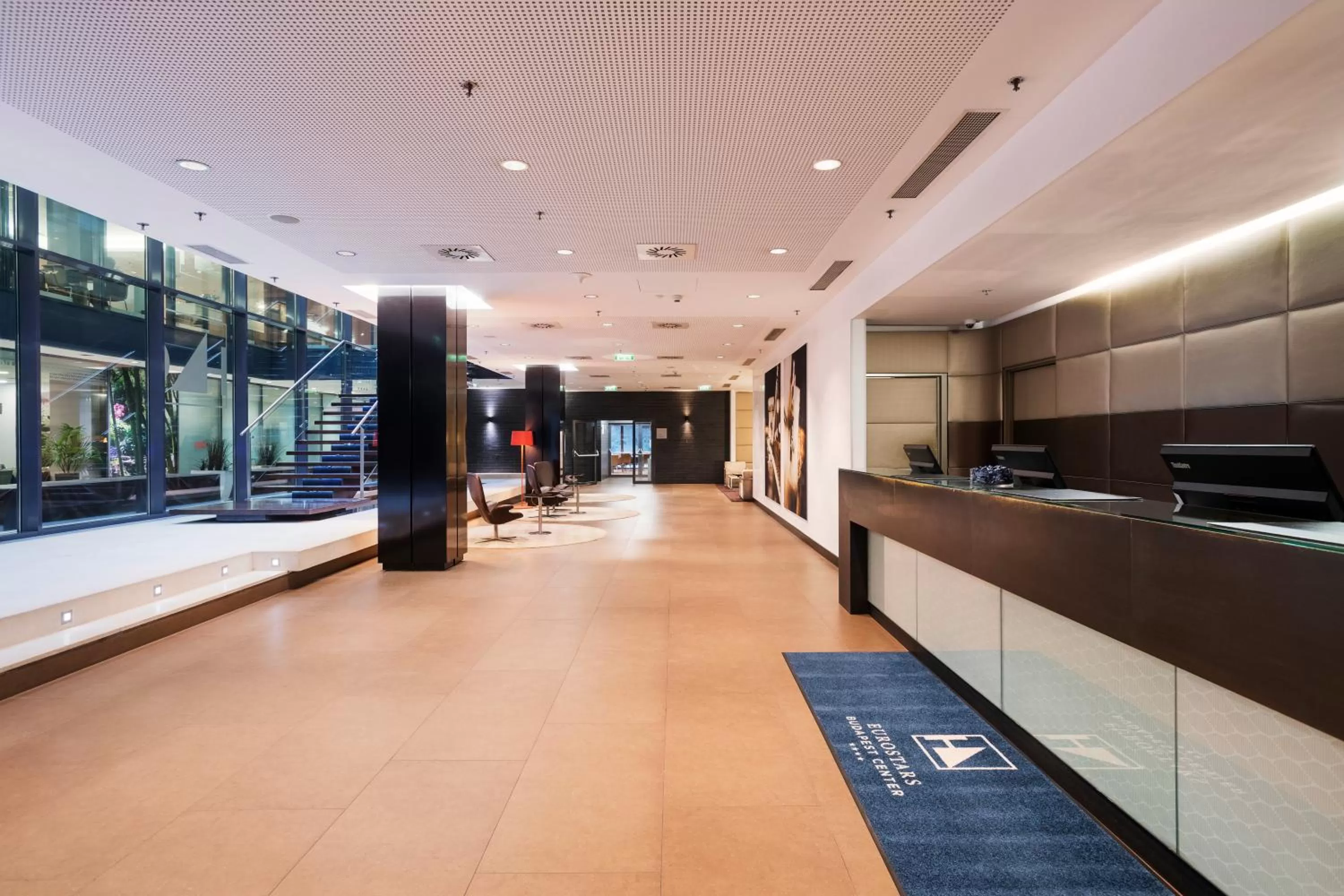 Lobby or reception in Exe Budapest Center