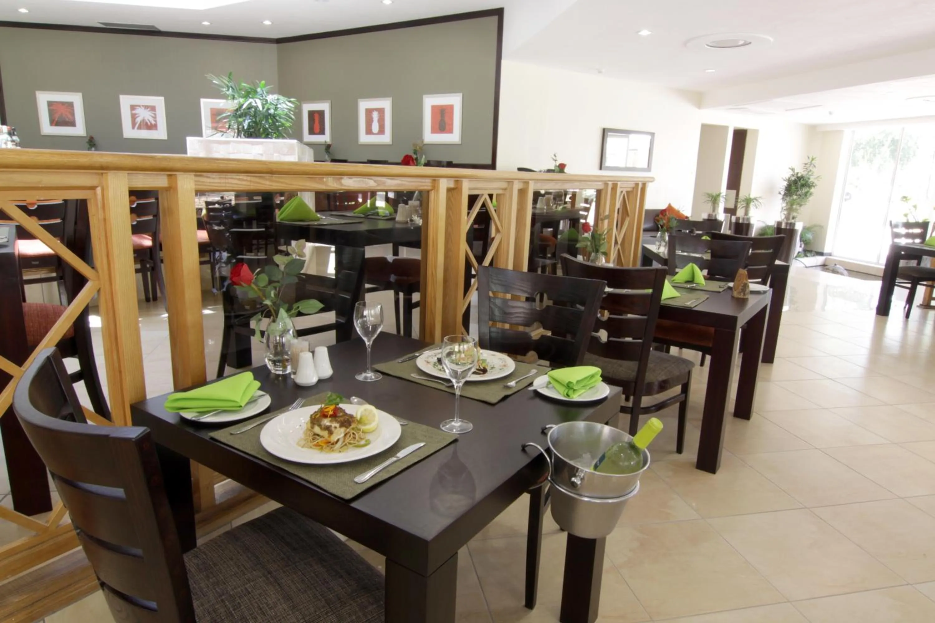 Restaurant/places to eat in Cresta Lodge Gaborone