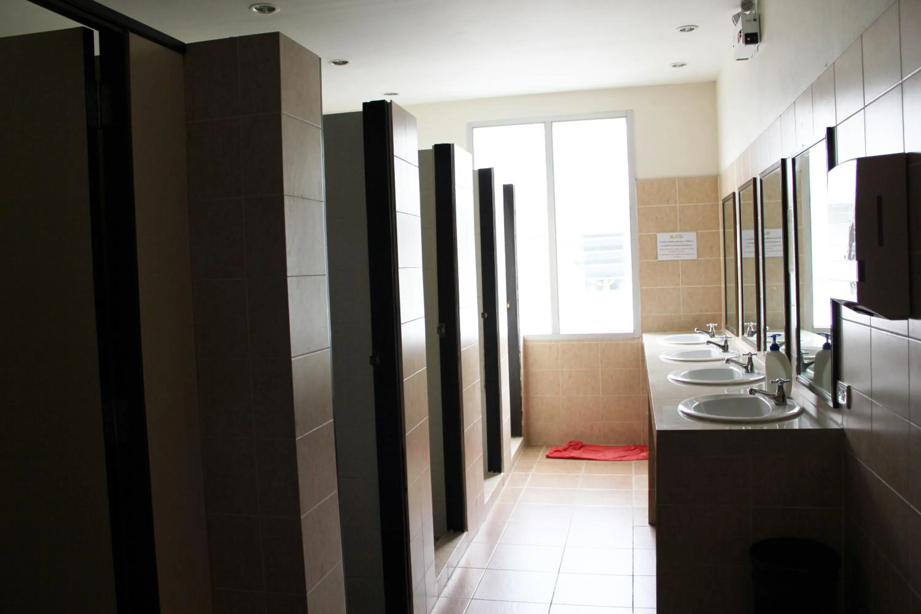 Bathroom in Lub Sbuy Hostel