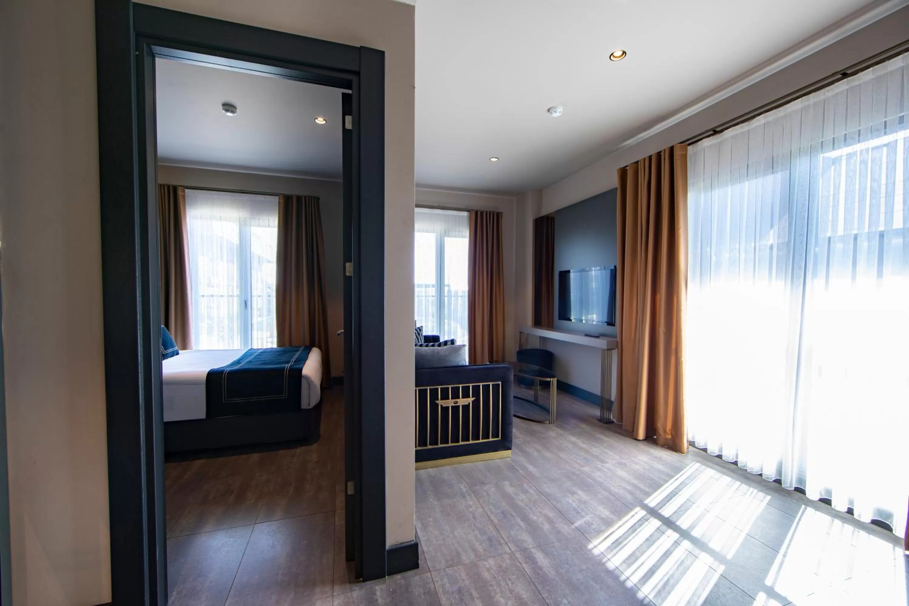 Living room, Bed in MENALO HOTEL PREMIUM ISTANBUL AIRPORT