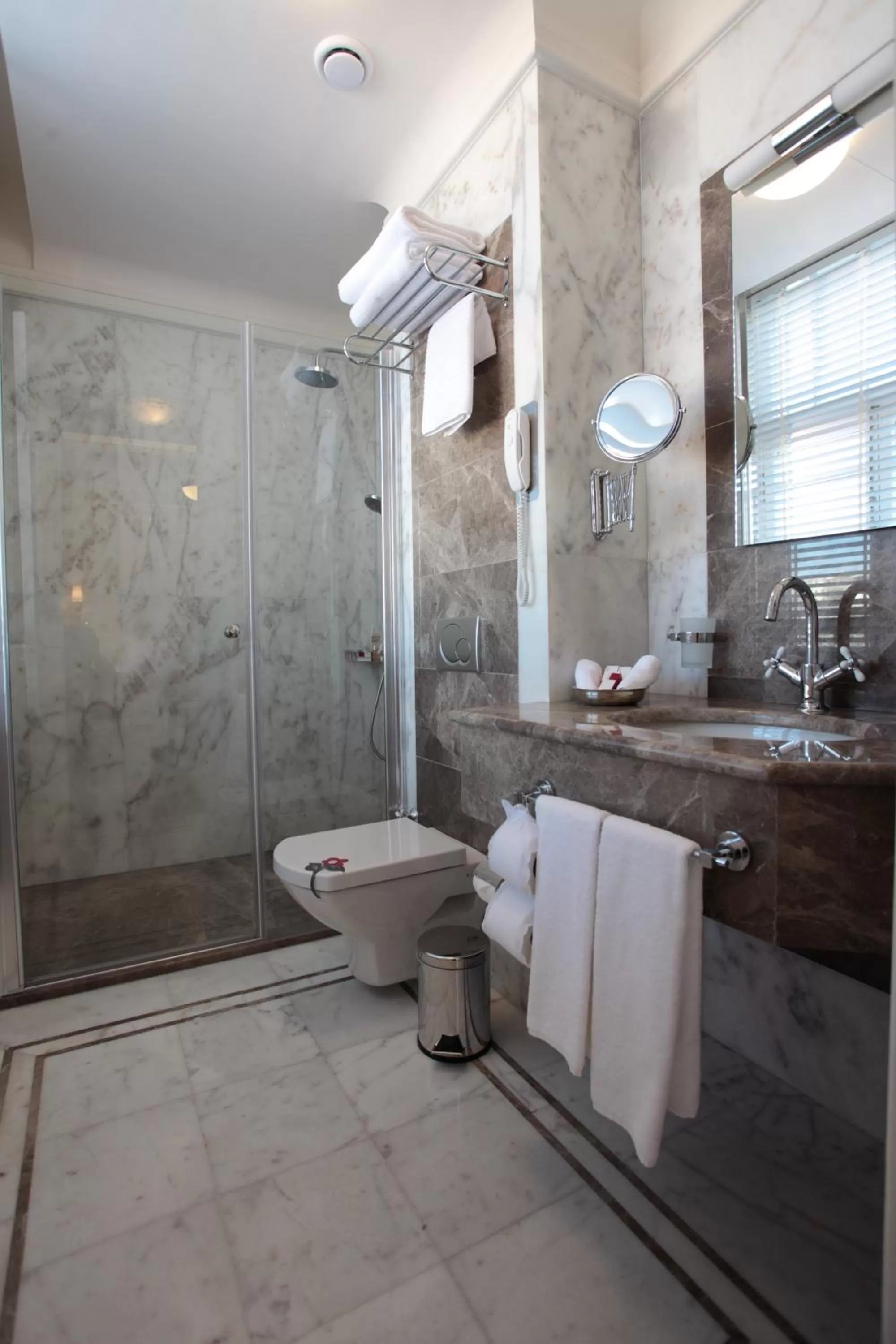 Bathroom in Corinne Art & Boutique Hotel