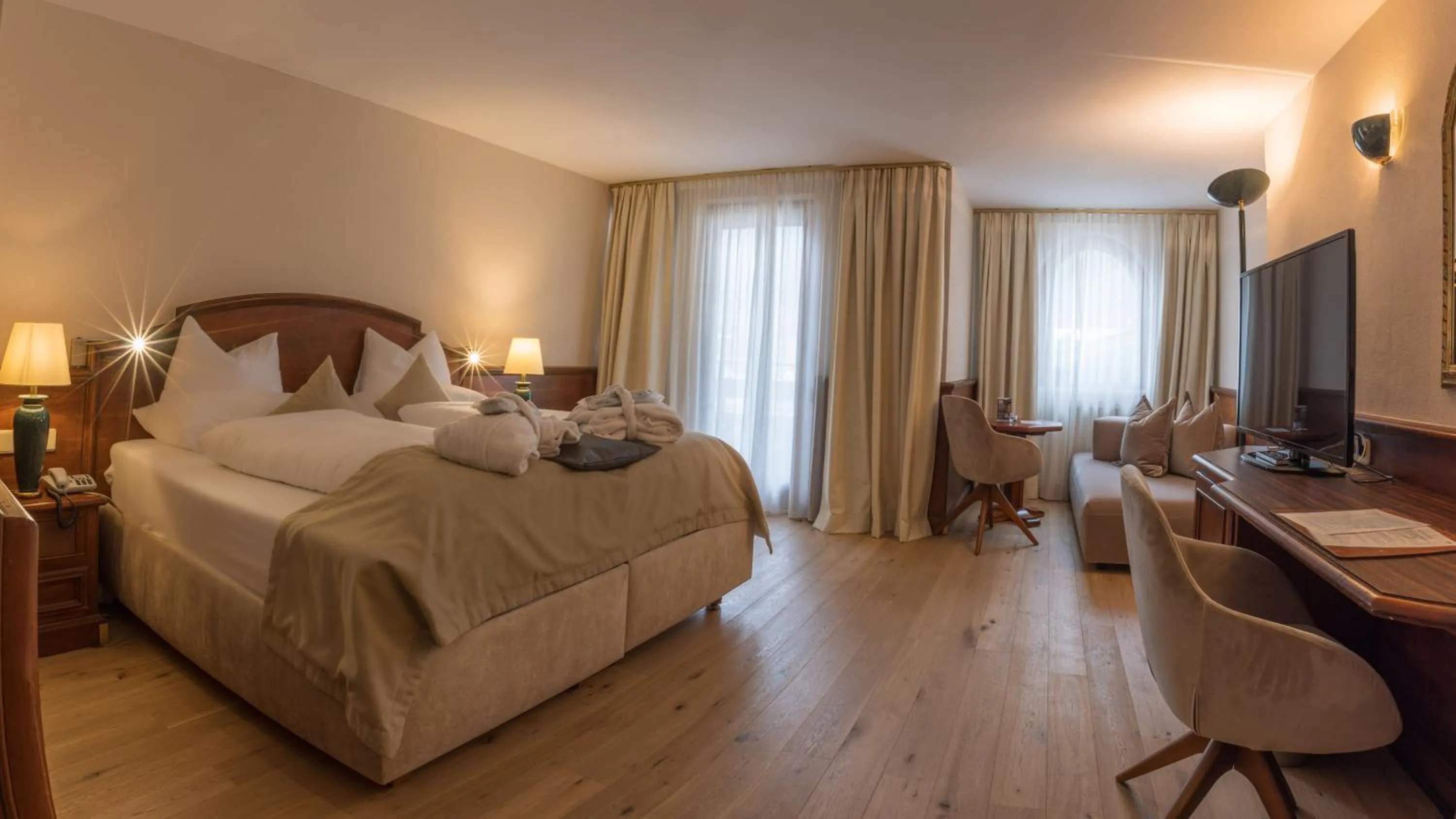 Photo of the whole room, Bed in MANNI das Hotel