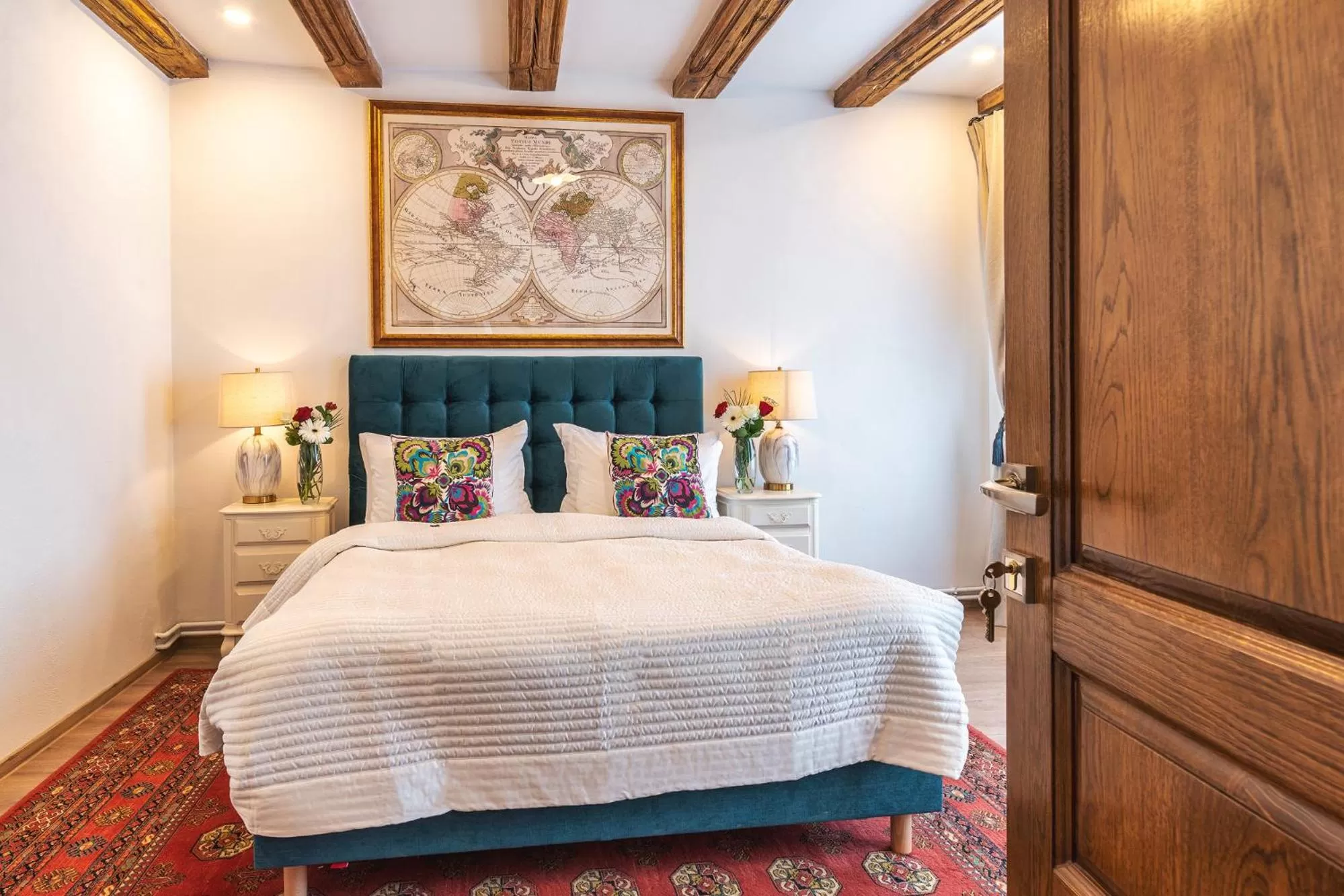 Bed in Nikolas Haus Premium Historic Center Stay & Free Parking