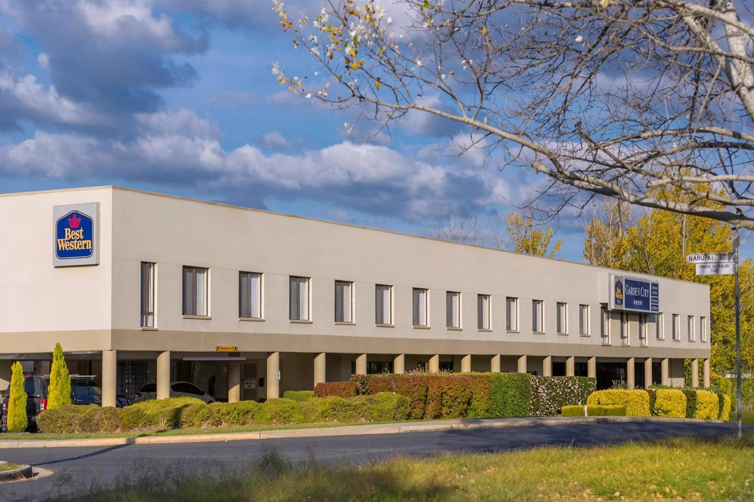 Facade/entrance in Garden City Hotel, Best Western Signature Collection