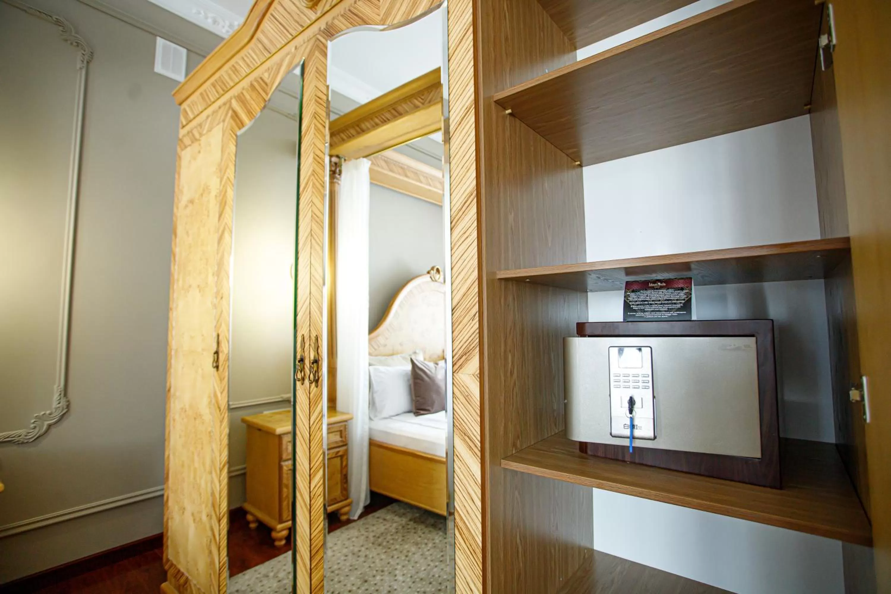 safe, Bed in Ichan Qal'a Premium Class Hotel