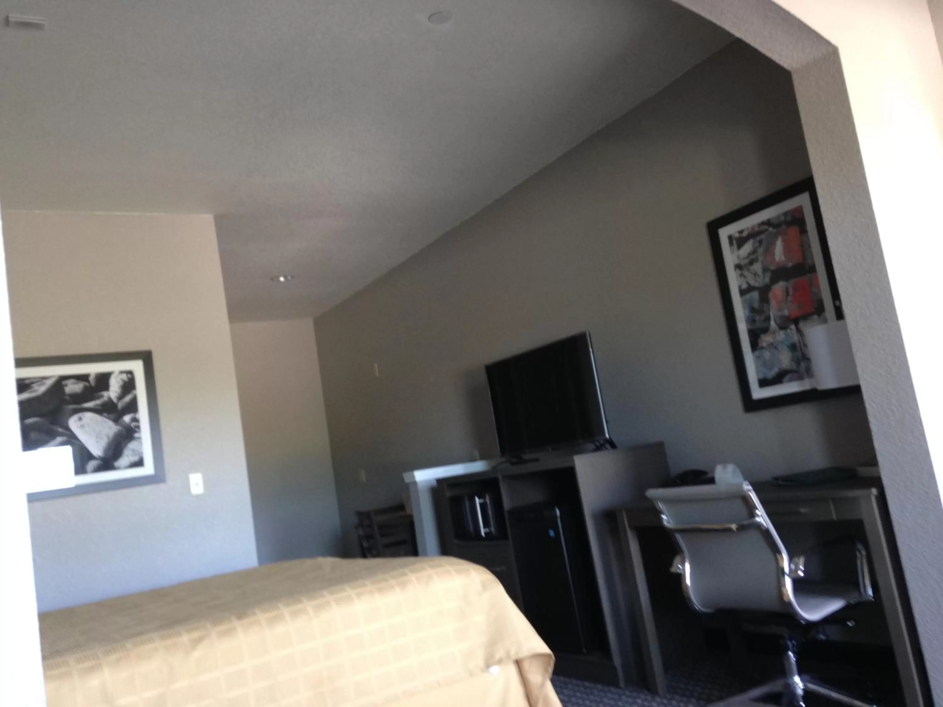 Photo of the whole room in Scottish Inn & Suites Cotulla, TX