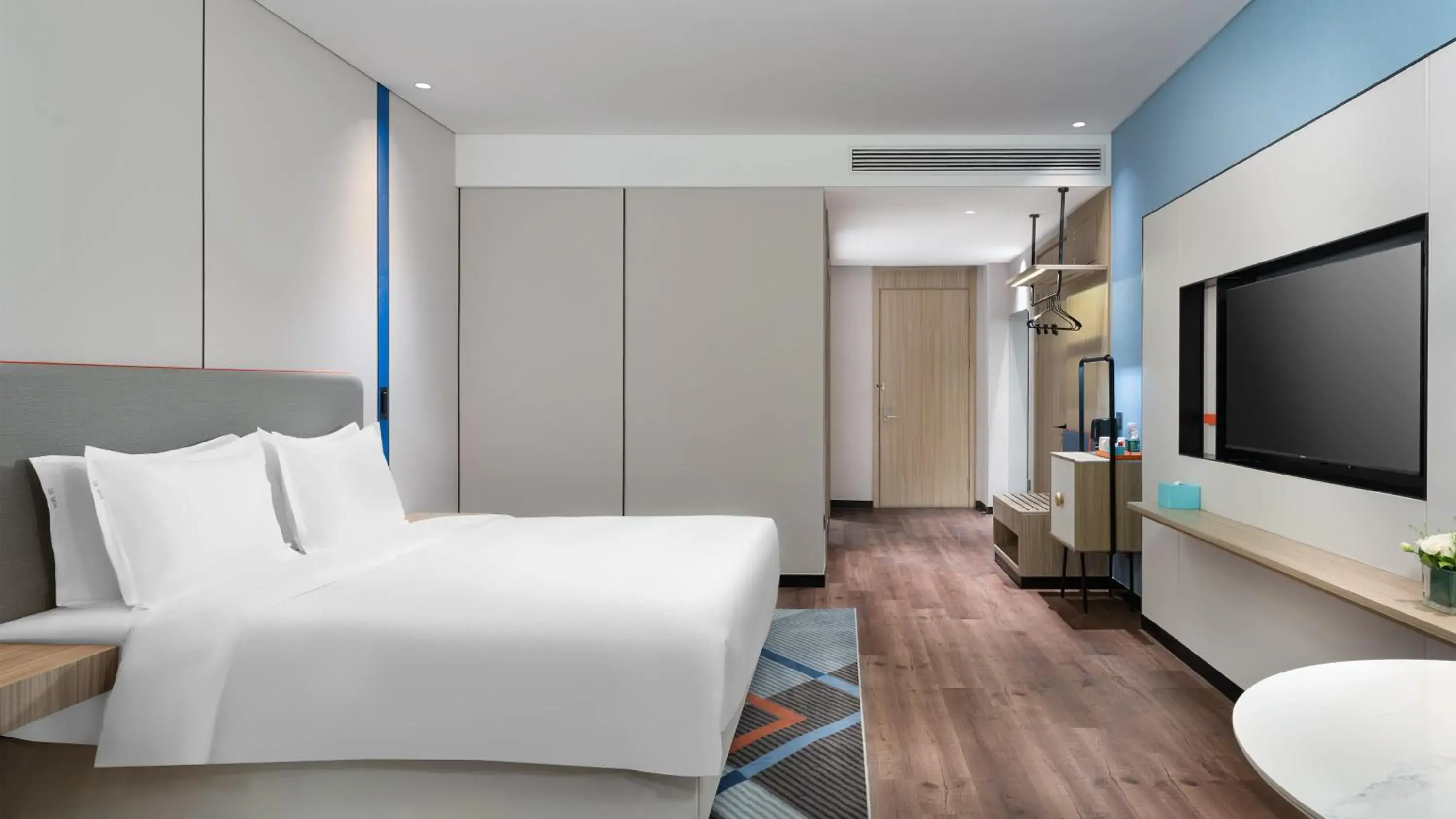 Standard King Room in Holiday Inn Express Nanchang Qingshan Lake View, an IHG Hotel Standard King Room in Holiday Inn Express Nanchang Qingshan Lake View, an IHG Hotel