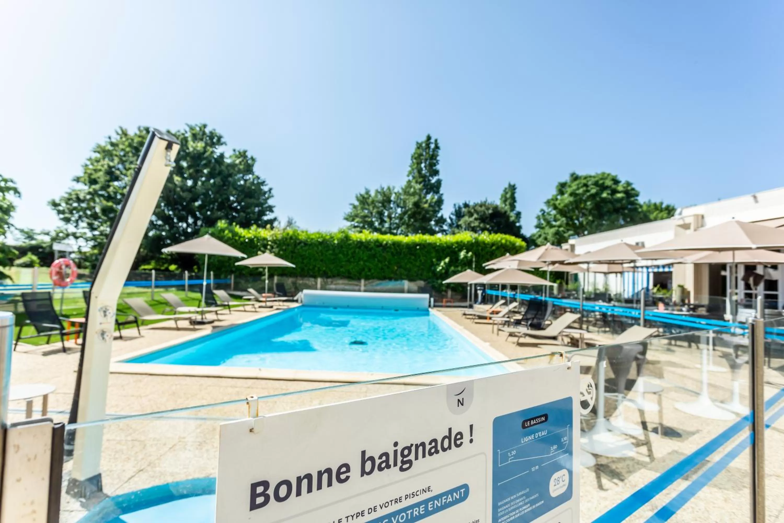 Swimming pool in Novotel Bourges