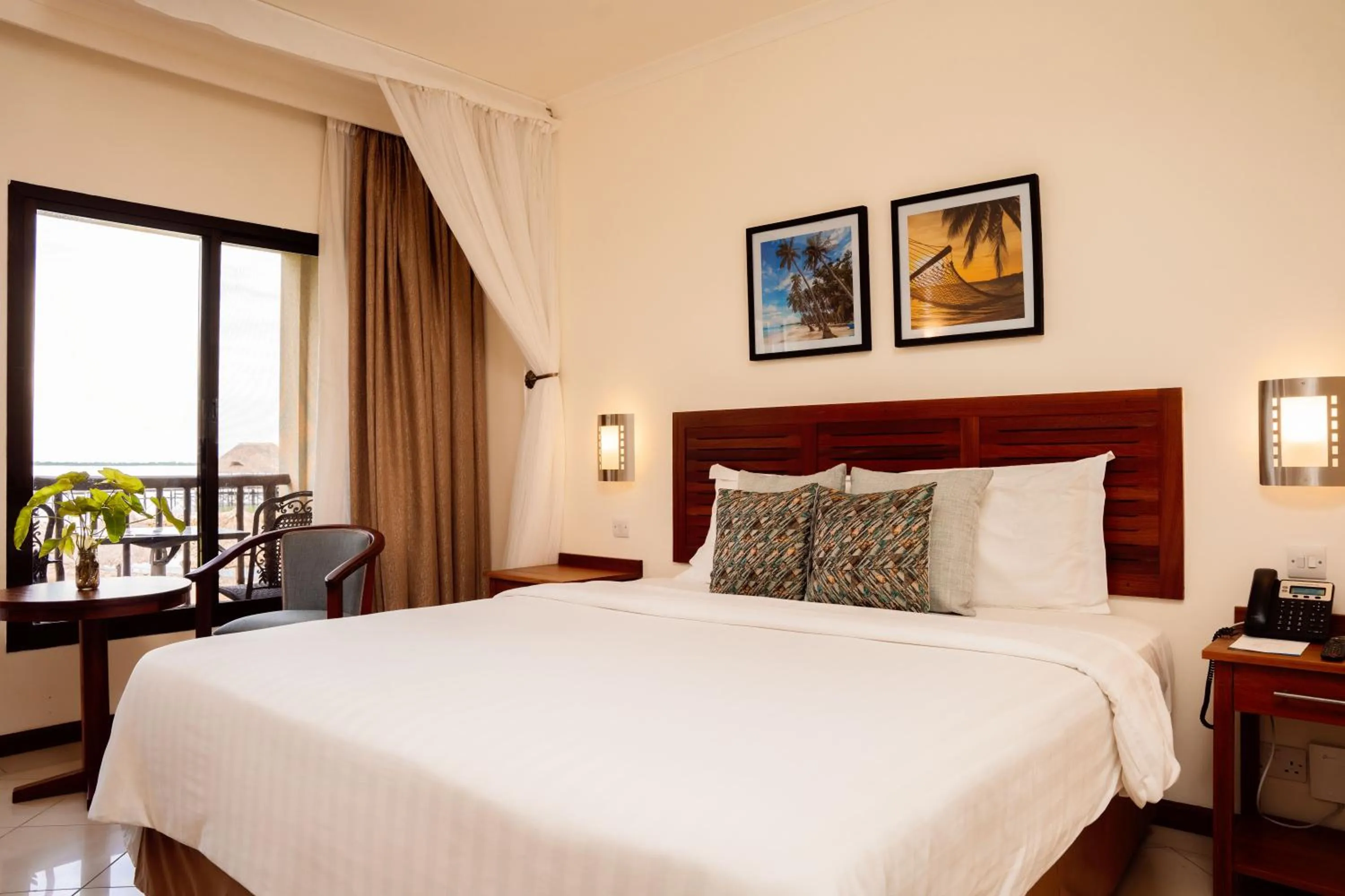 View (from property/room), Bed in White Sands Hotel