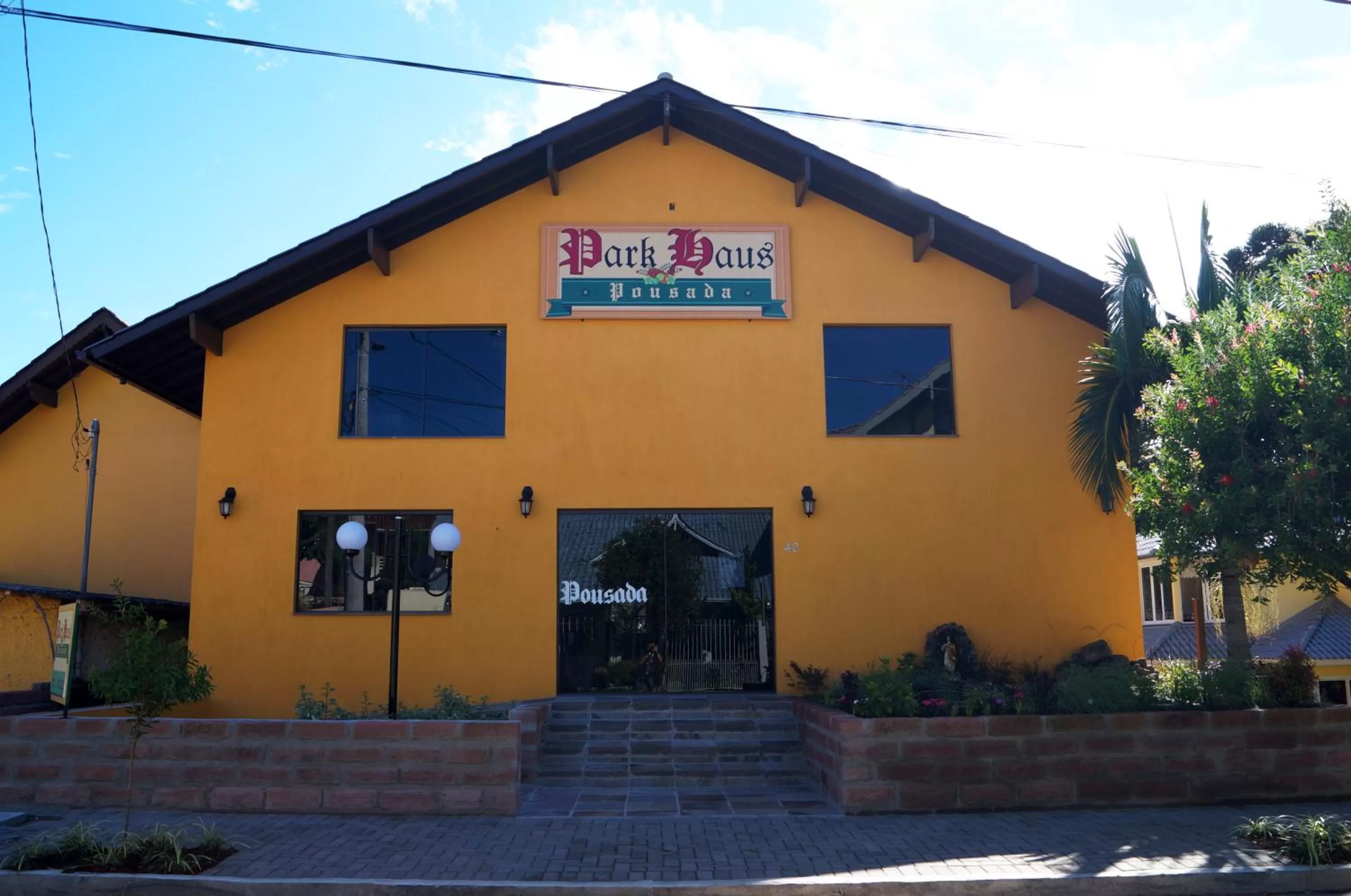 Facade/entrance, Property Building in Hotel Park Haus