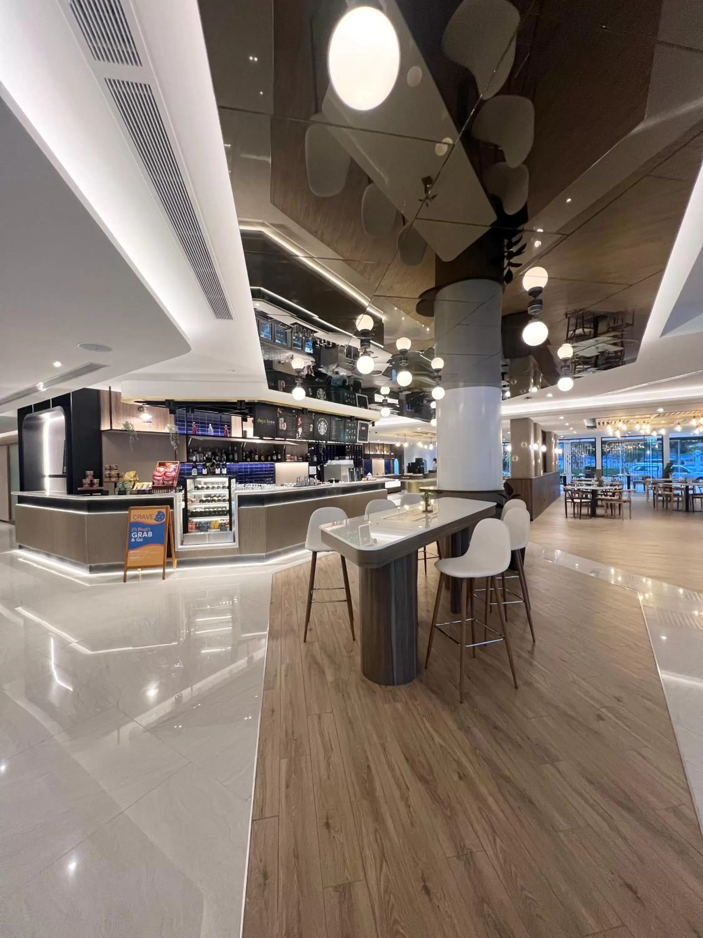 Restaurant/places to eat in Centara Life Hotel Bangkok Phra Nakhon