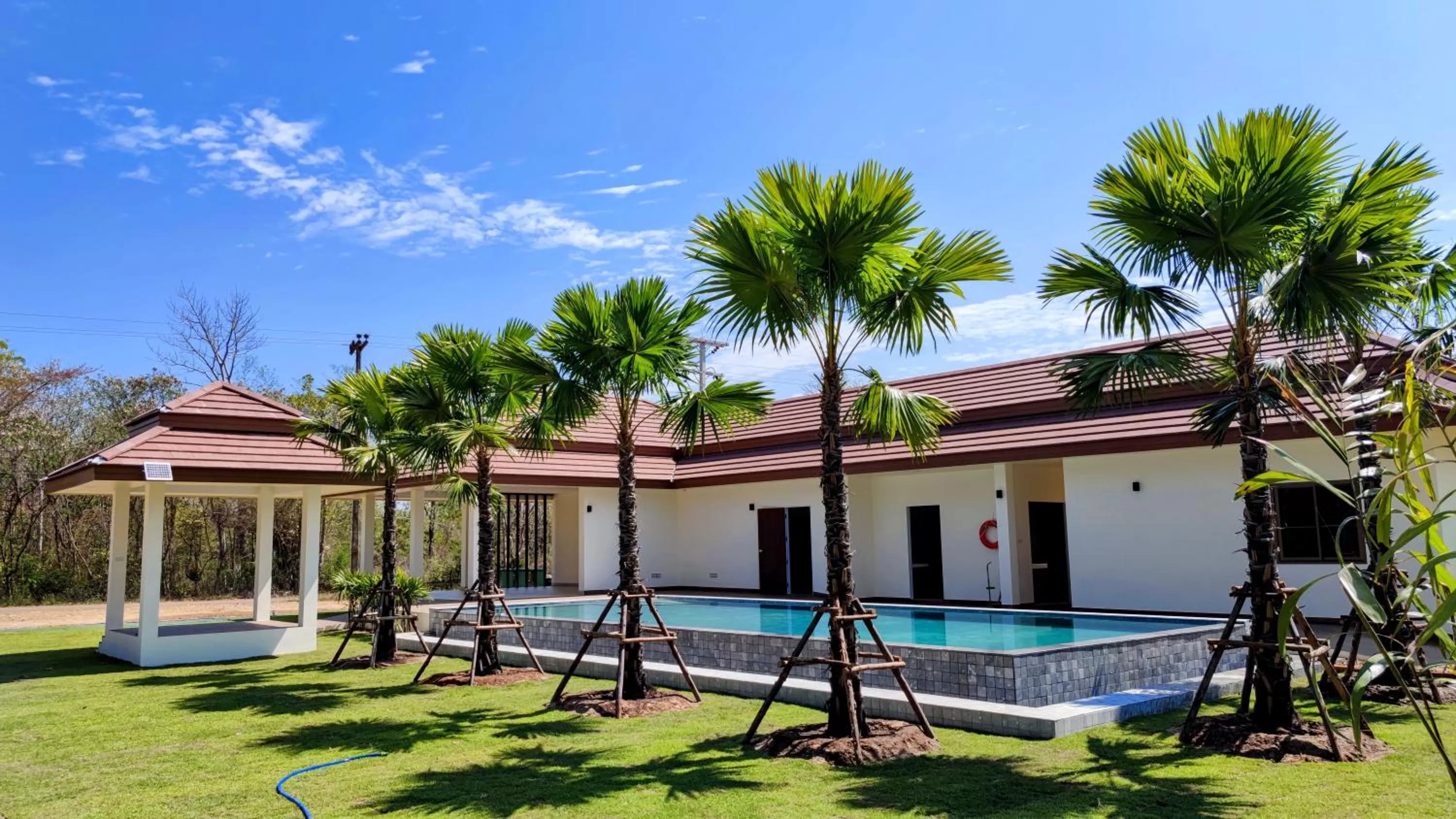 Swimming pool in Isan Golf & Adventure Hotel