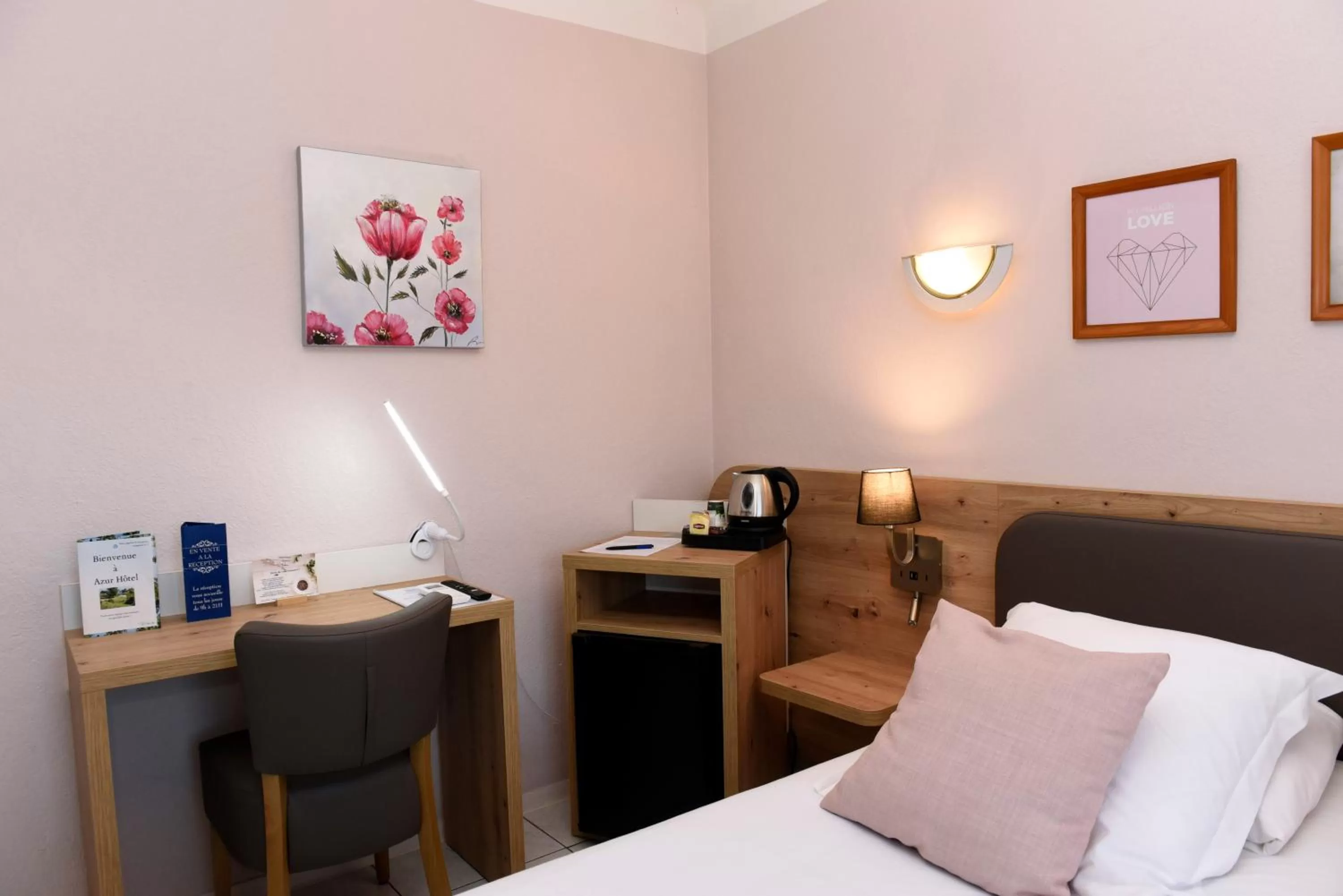 Bedroom in Azur Hôtel