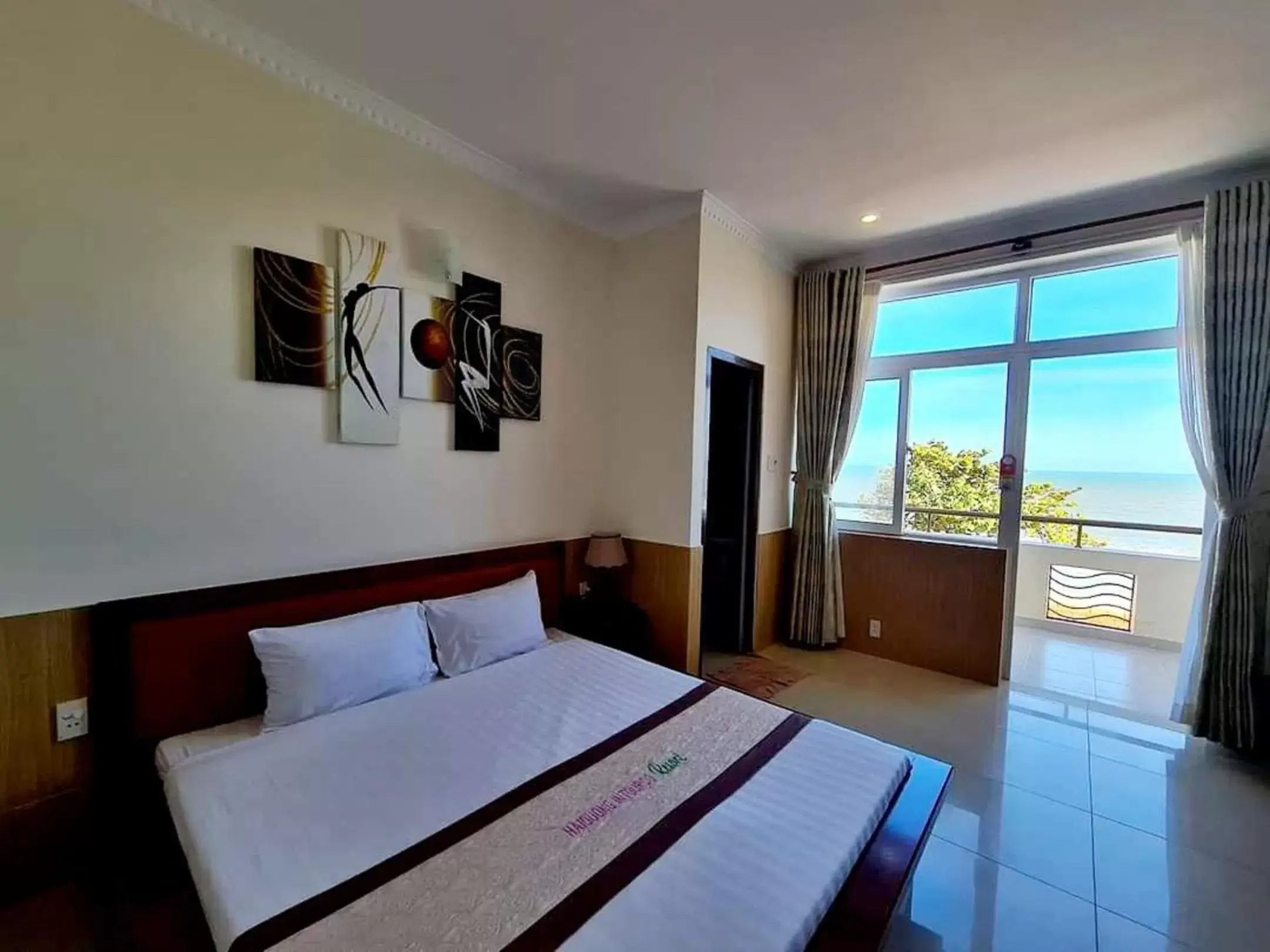 Superior Sea View Room (Double/Twin) in Hai Duong Intourco Resort, Vung Tau Superior Sea View Room (Double/Twin) in Hai Duong Intourco Resort, Vung Tau