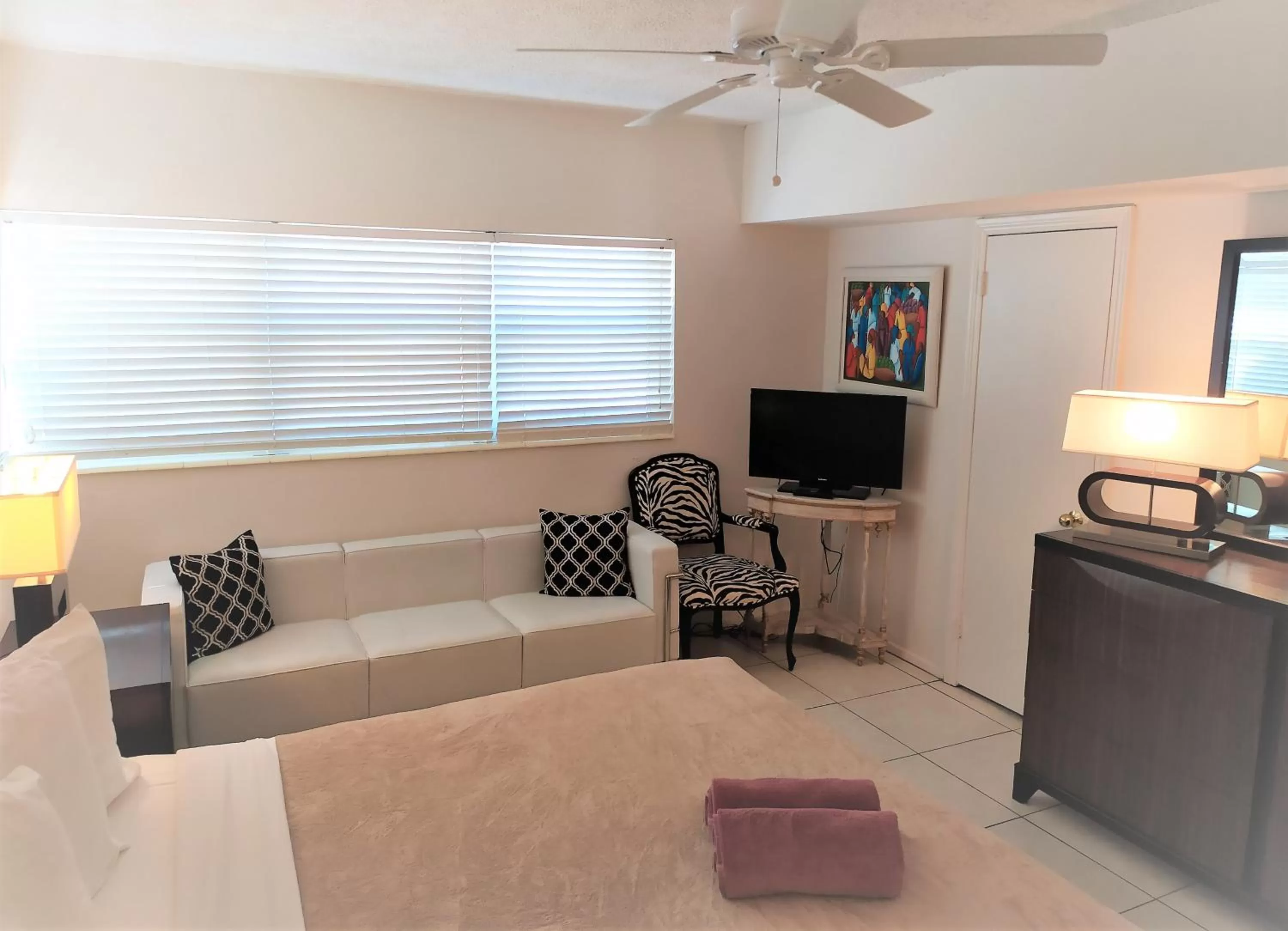 Bed in Manhattan Tower Apartment Hotel