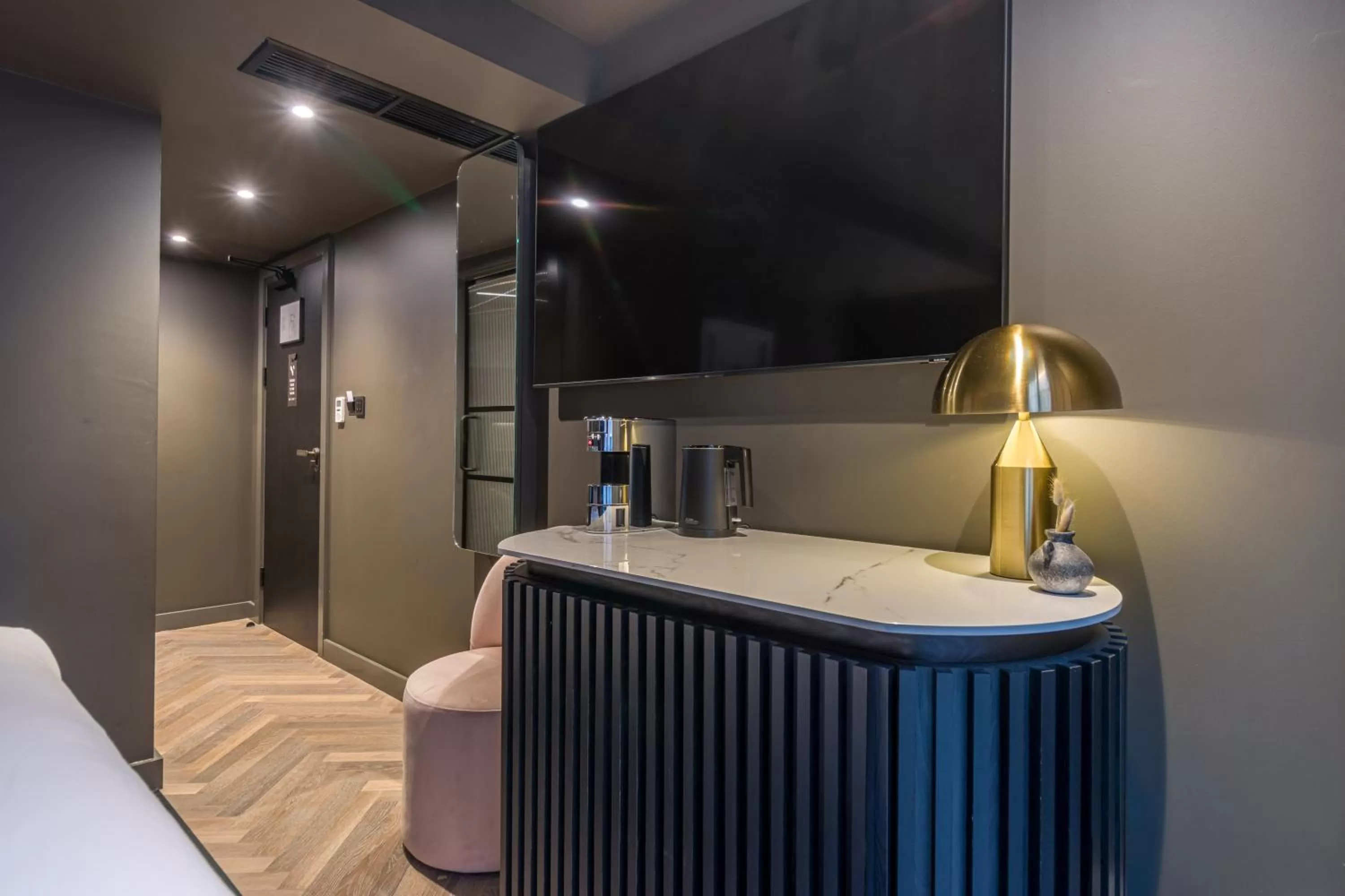 TV and multimedia, Bed in Velvet Hotel Manchester, WorldHotels Crafted