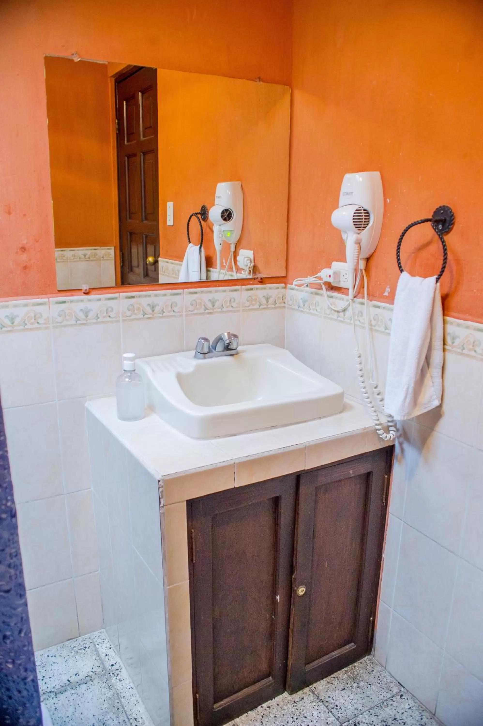 Shower in Posada San Vicente by AHS