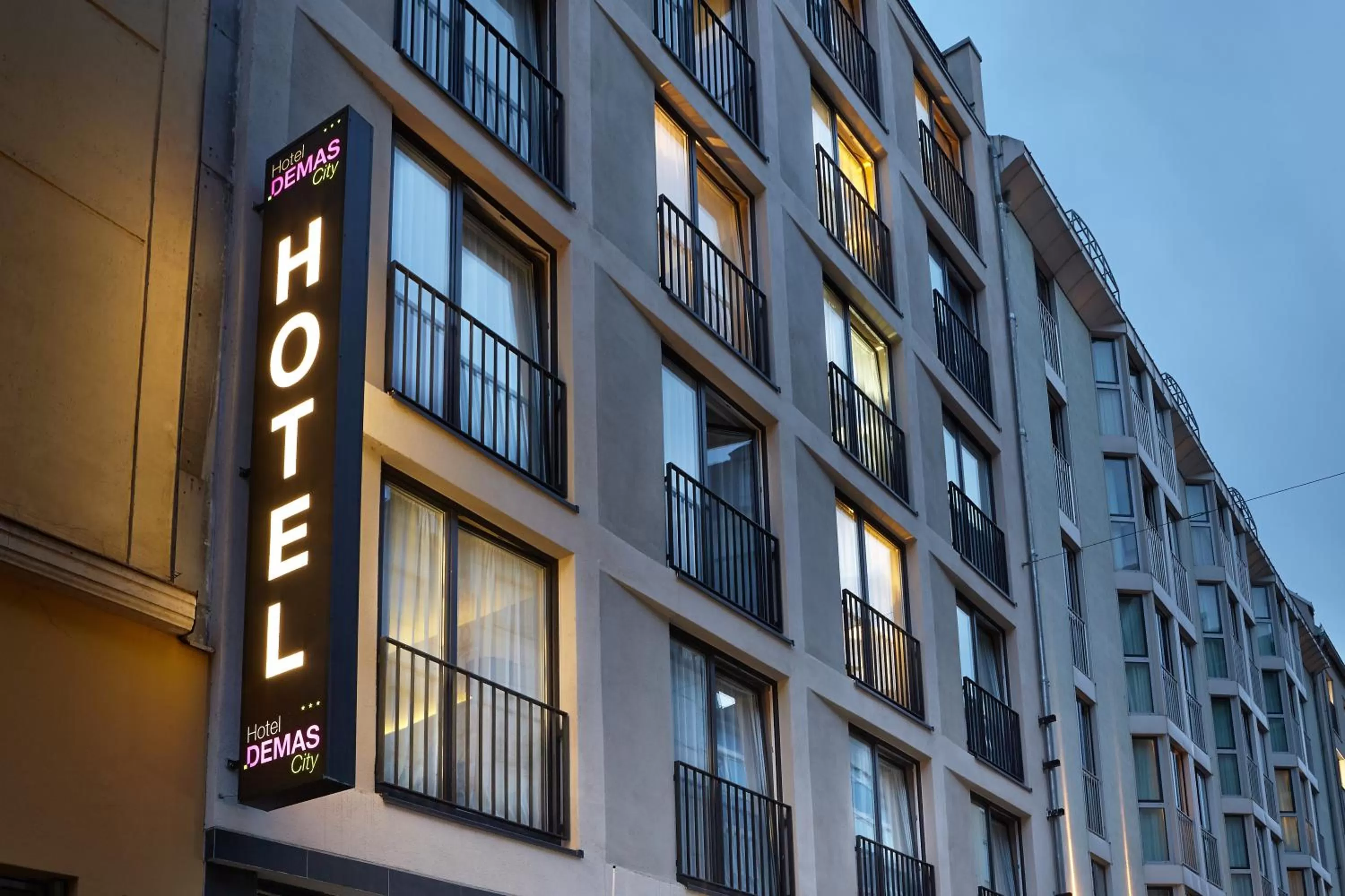 Facade/entrance in Hotel Demas City