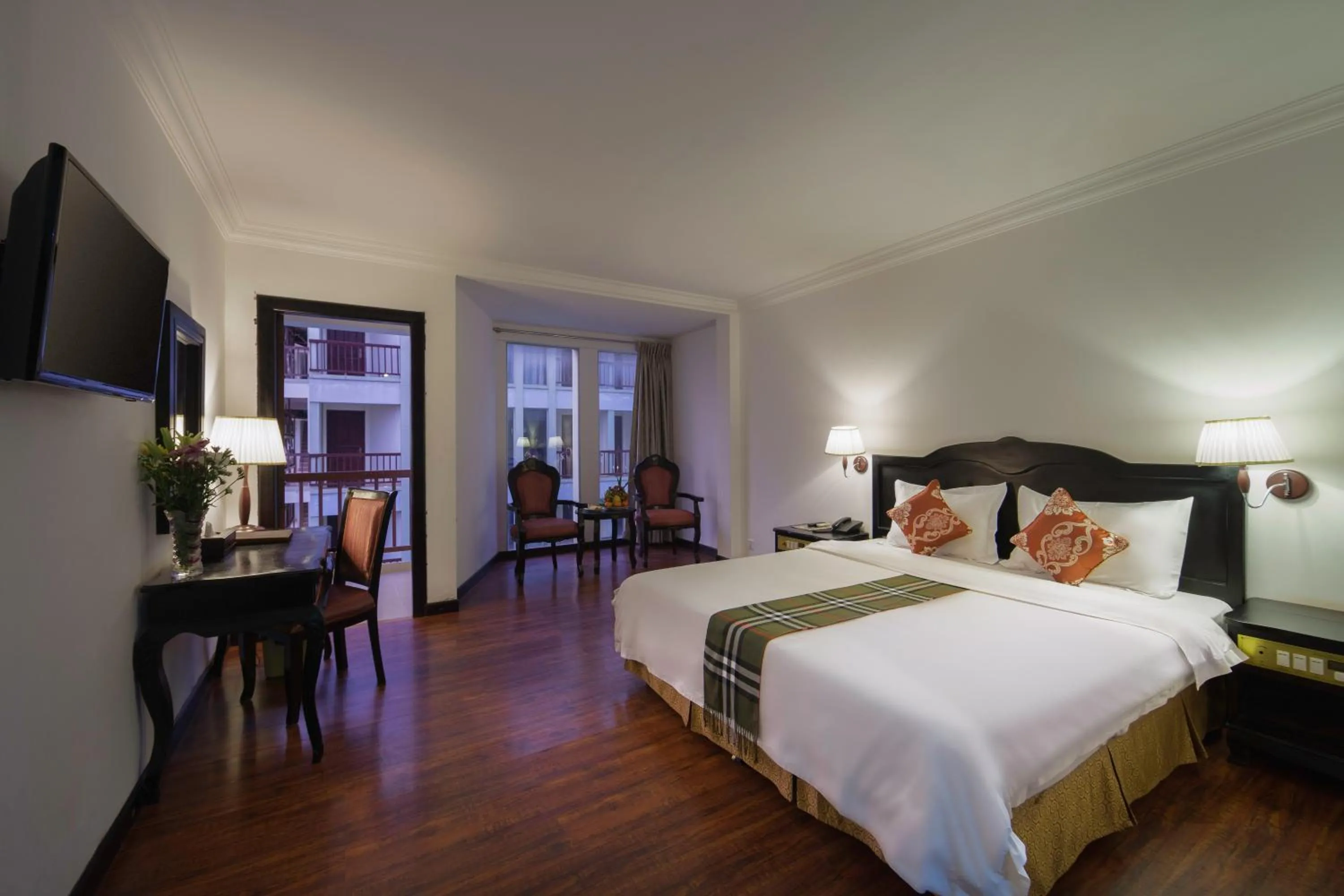 Bedroom, Bed in Smiling Hotel