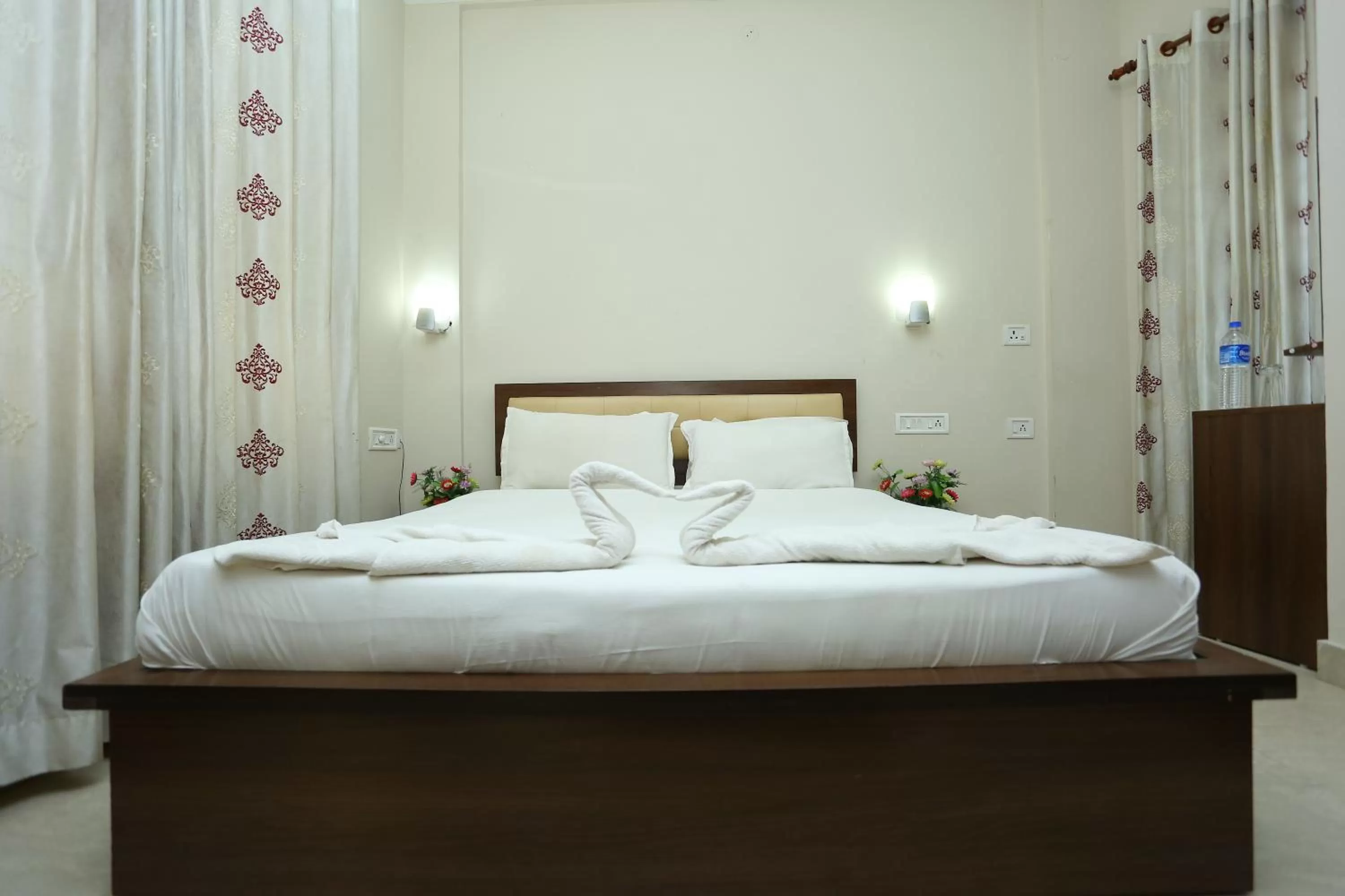 Photo of the whole room, Bed in Hotel Innate Inn