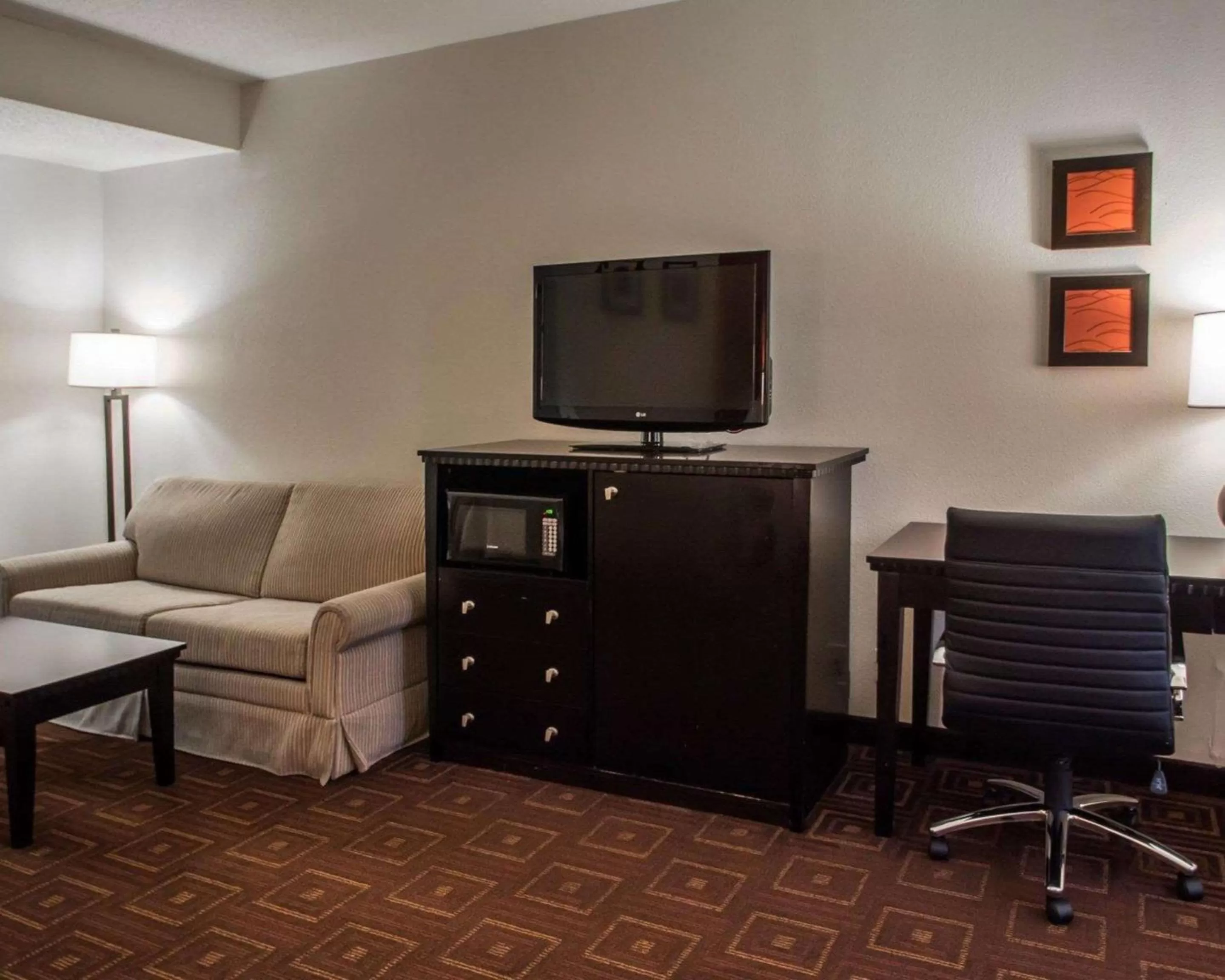 Queen Room with Two Queen Beds - Non Smoking/Pet Friendly in Quality Inn & Suites NJ State Capital Area