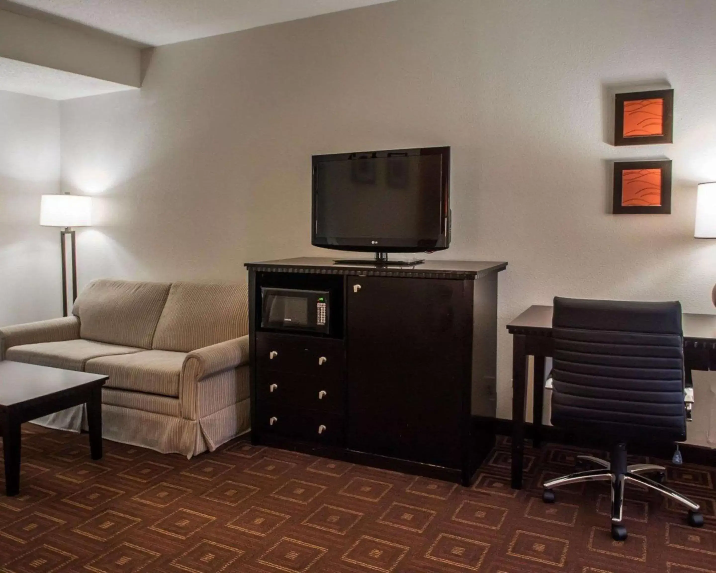 Queen Room with Two Queen Beds - Non Smoking/Pet Friendly in Quality Inn & Suites NJ State Capital Area Queen Room with Two Queen Beds - Non Smoking/Pet Friendly in Quality Inn & Suites NJ State Capital Area