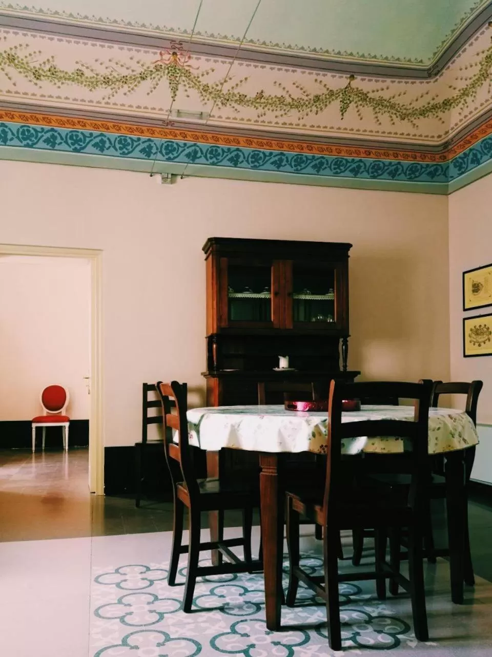 Dining area in Palazzo Gambuzza