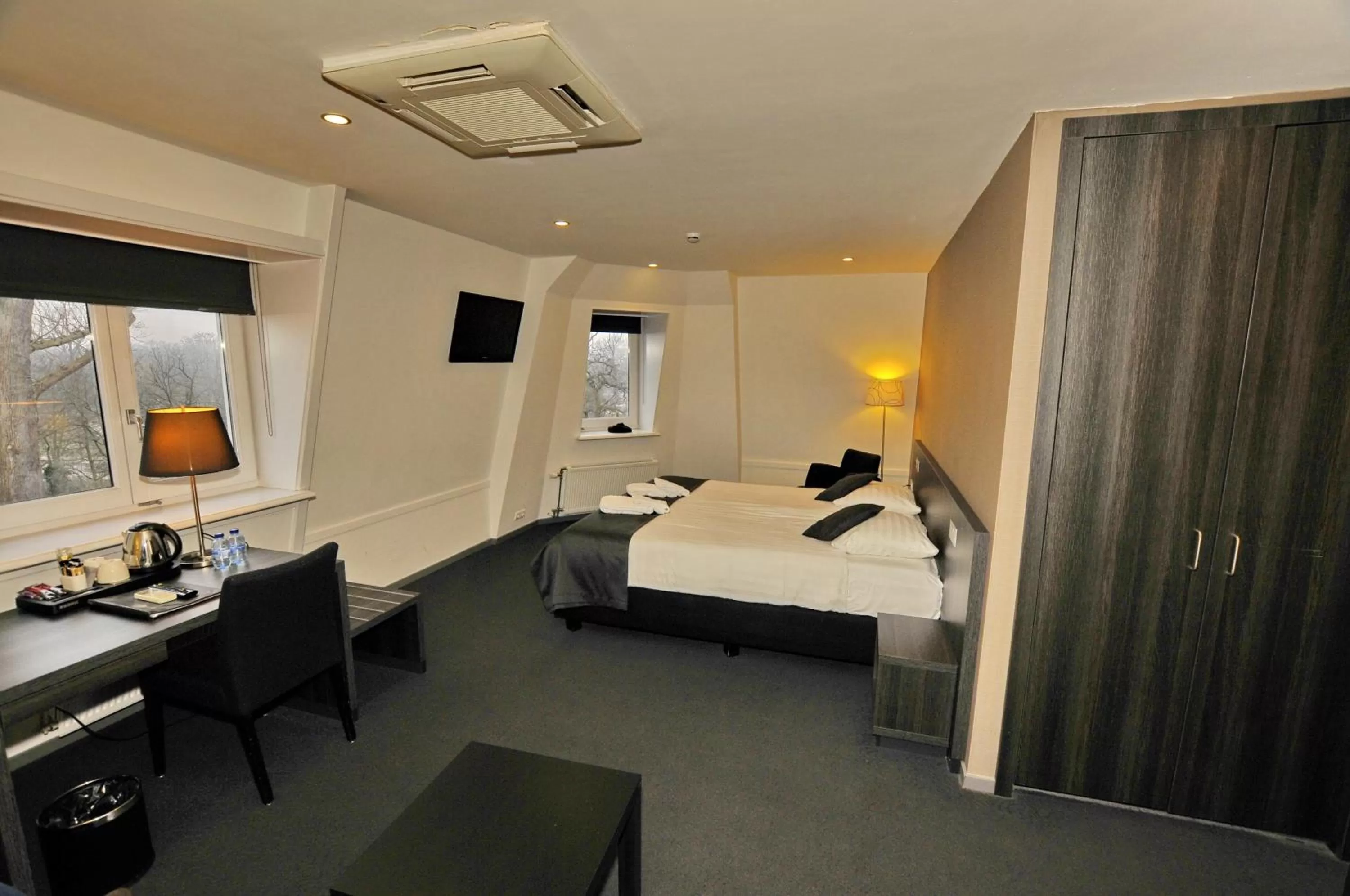 Photo of the whole room, Bed in Hotel Parkview