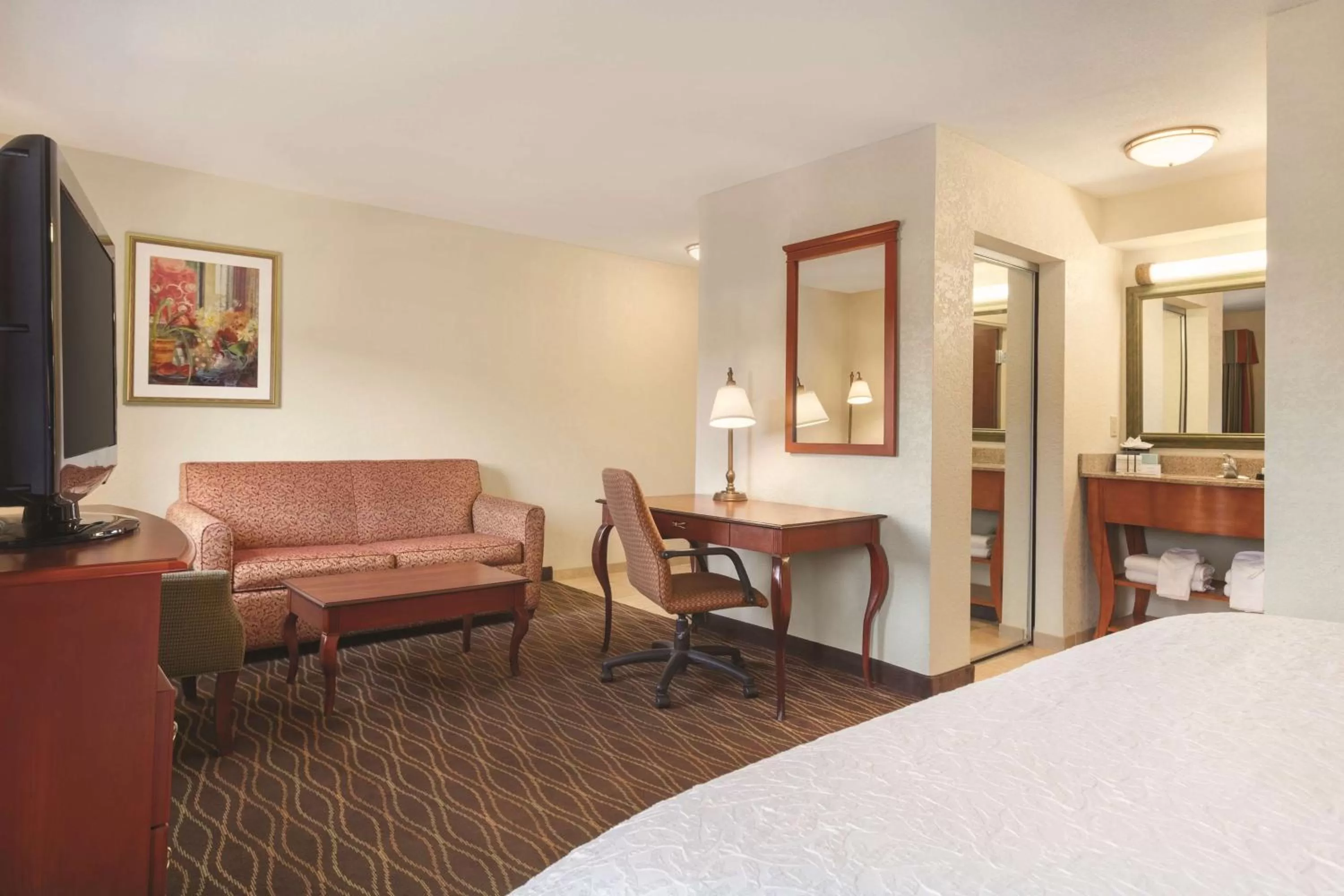 Bed in Hampton Inn & Suites Greenfield