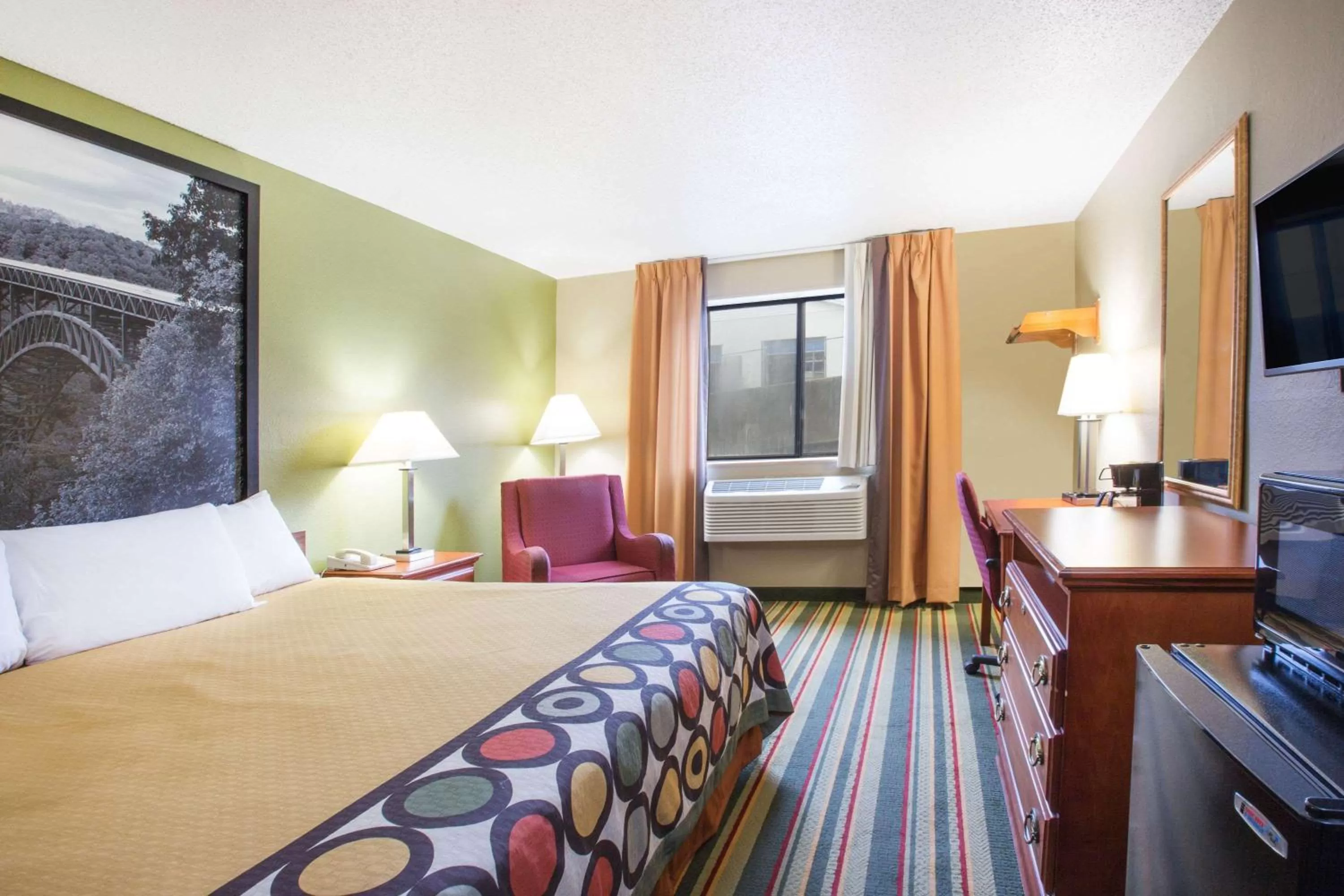 Photo of the whole room in Super 8 by Wyndham Beckley