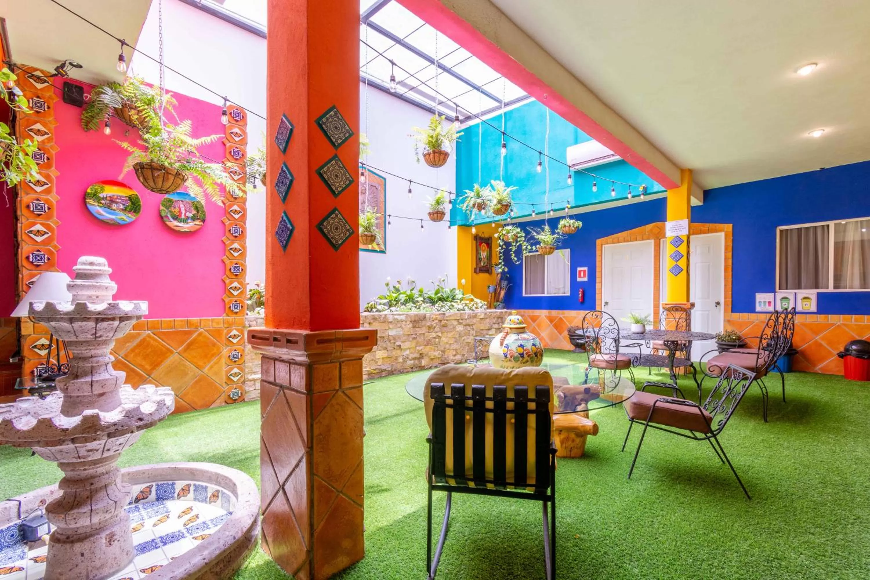 Seating area in Hostería Casa Marquez