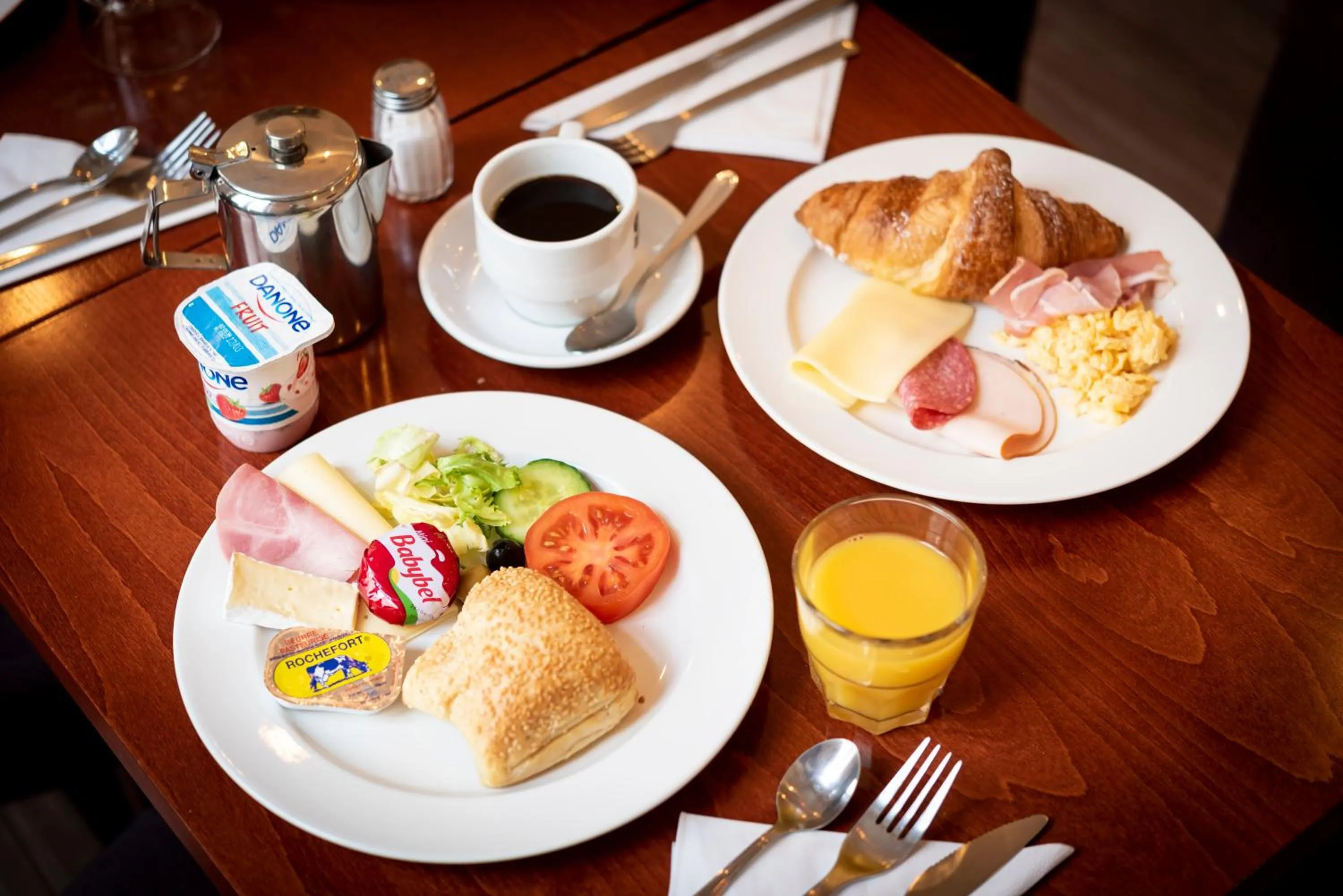 Buffet breakfast in Beverly Hills Hotel