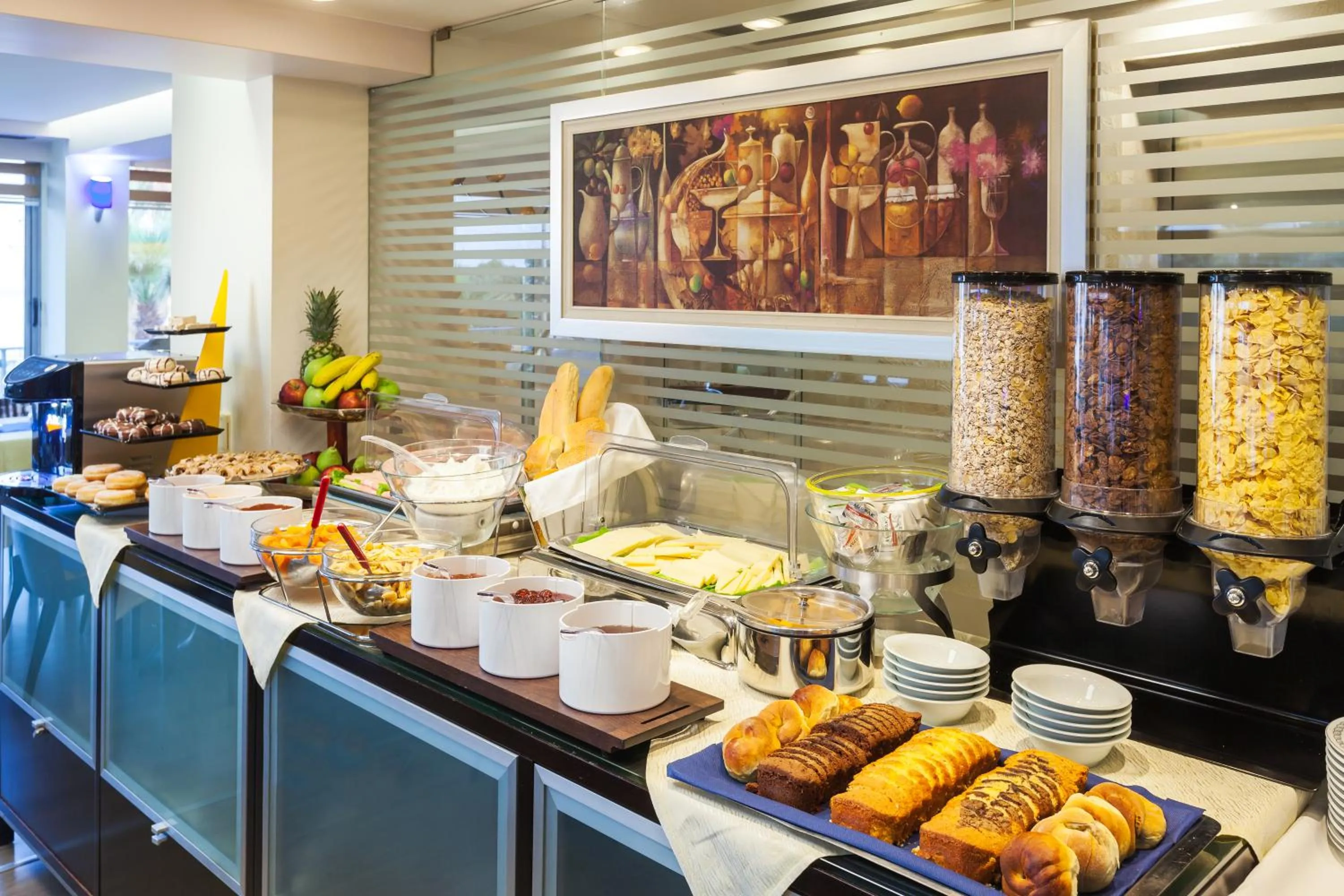 Restaurant/places to eat in Tropical Hotel