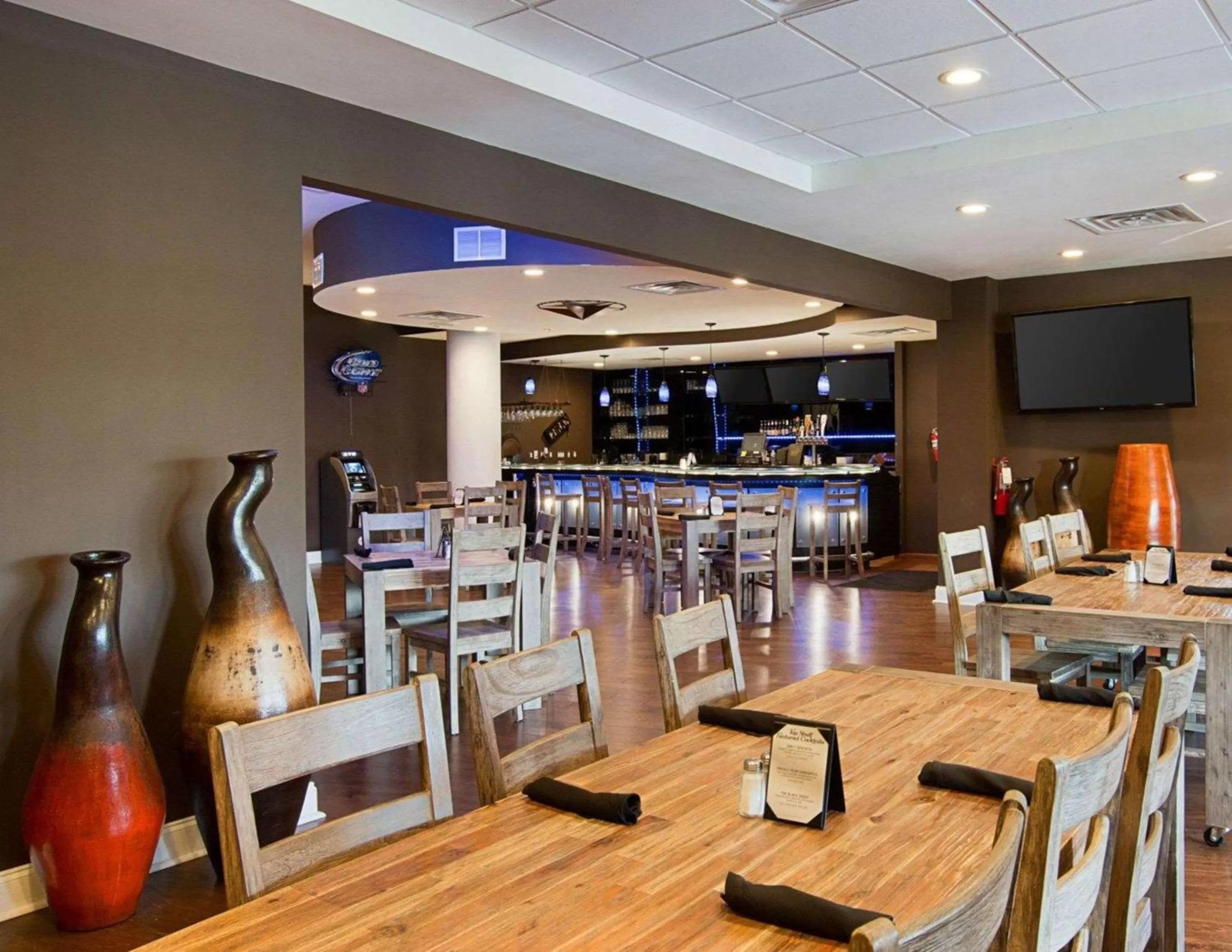 Restaurant/places to eat in Clarion Hotel San Angelo near Convention Center