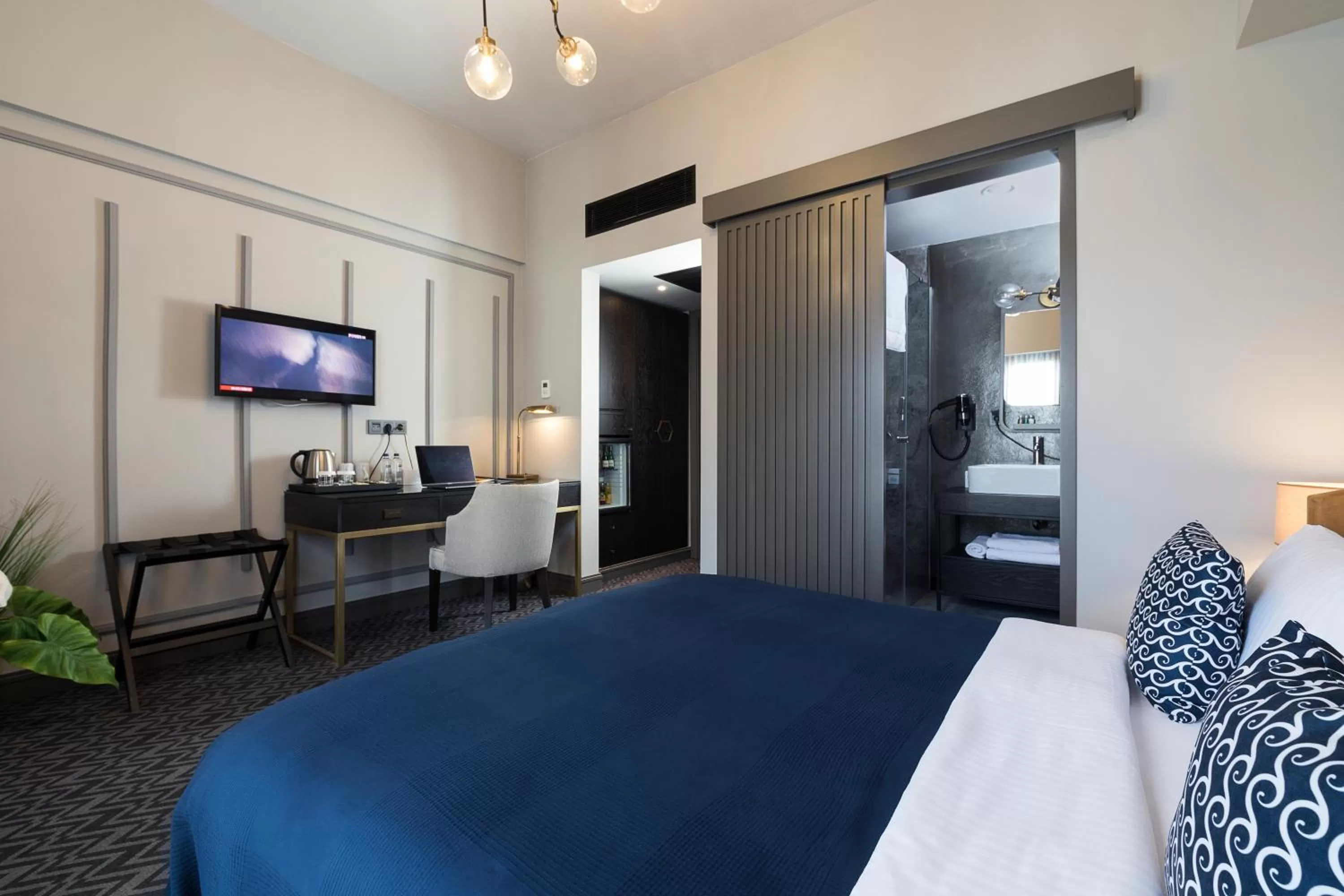 Bathroom, Bed in Nabu Hotel Karaköy