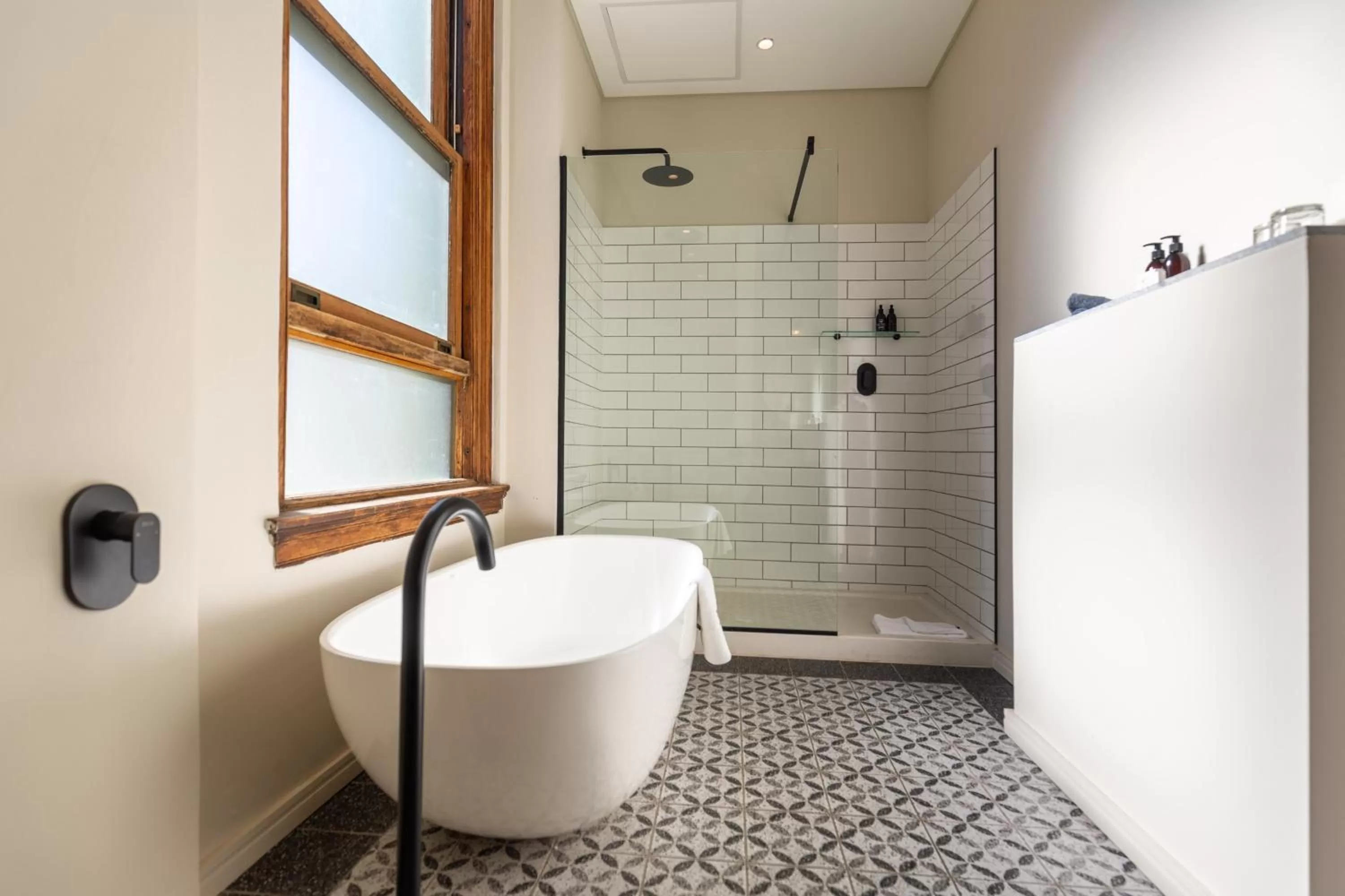 Shower in Old Bank Hotel - Lion Roars Hotels & Lodges