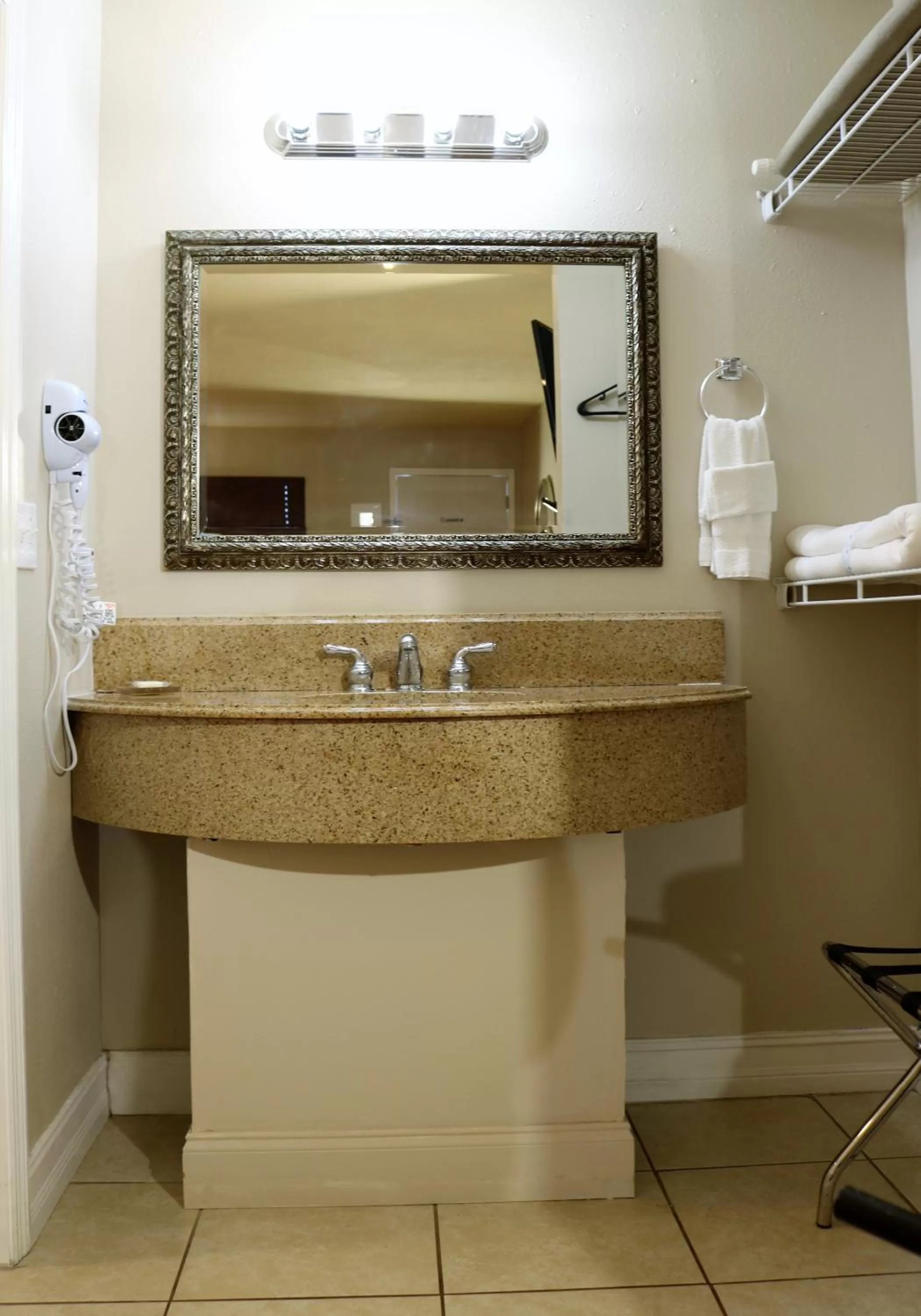 Toilet, Bathroom in Monte Carlo Inn- Near Disney