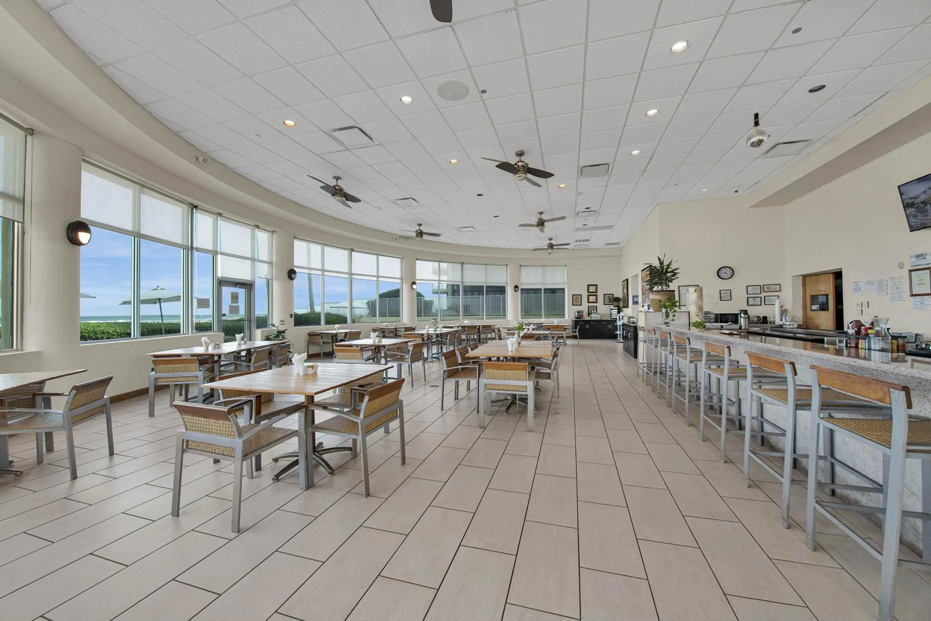 Restaurant/places to eat in Peninsula Island Resort & Spa - Beachfront Property at South Padre Island