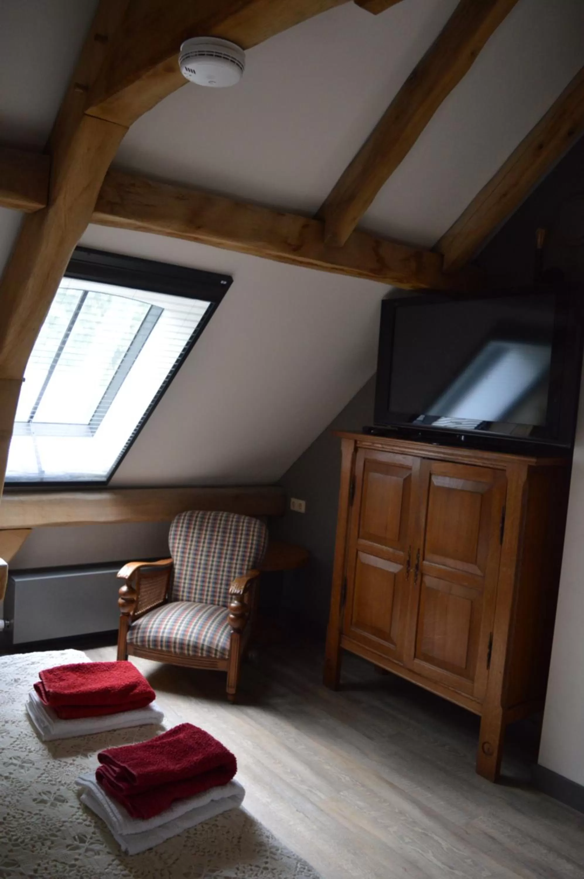 TV/Entertainment Center in Herberg d'n Driesprong