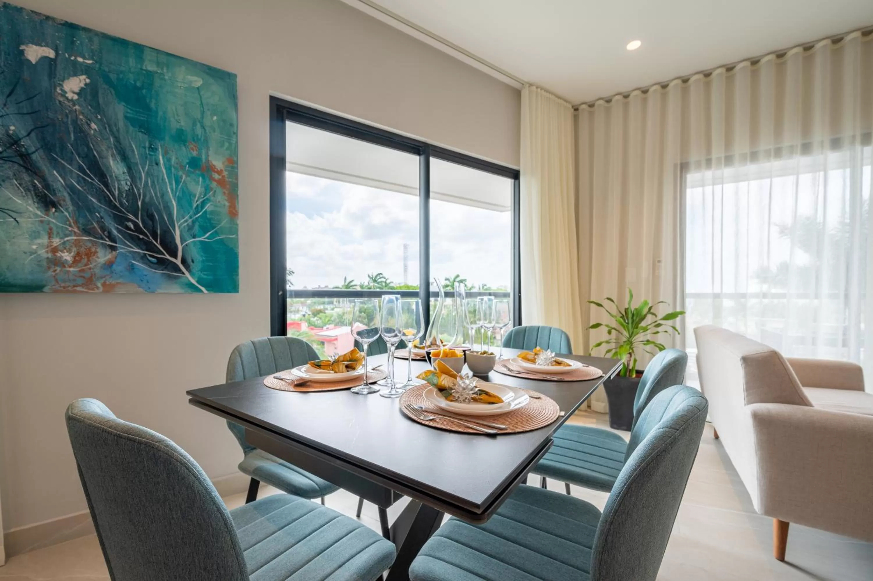 Dining area in Kippal - Modern Oasis - ApartHotel