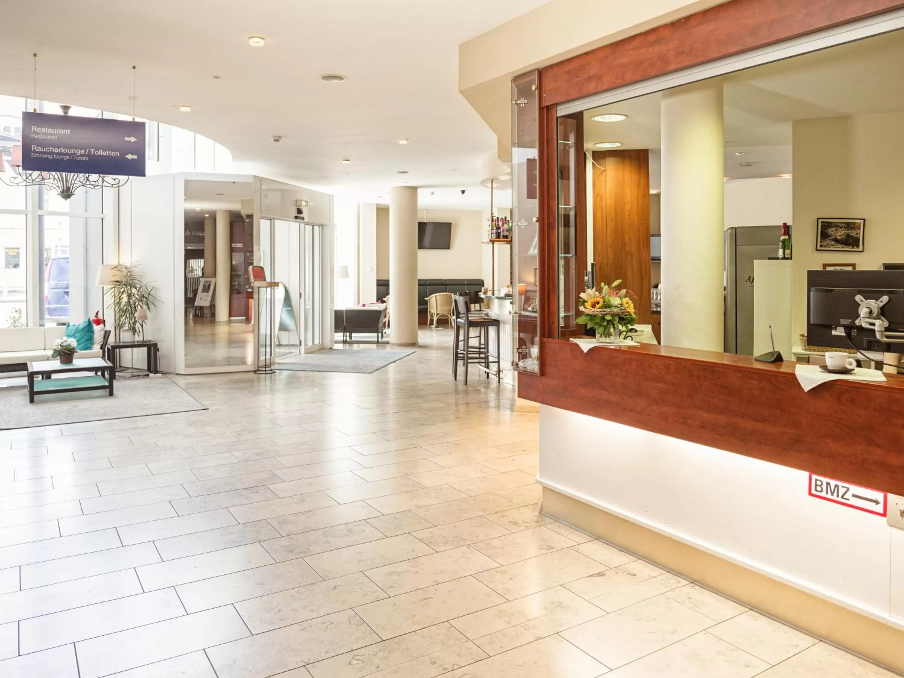 Lobby or reception in Hotel am Schloß Köpenick by Golden Tulip