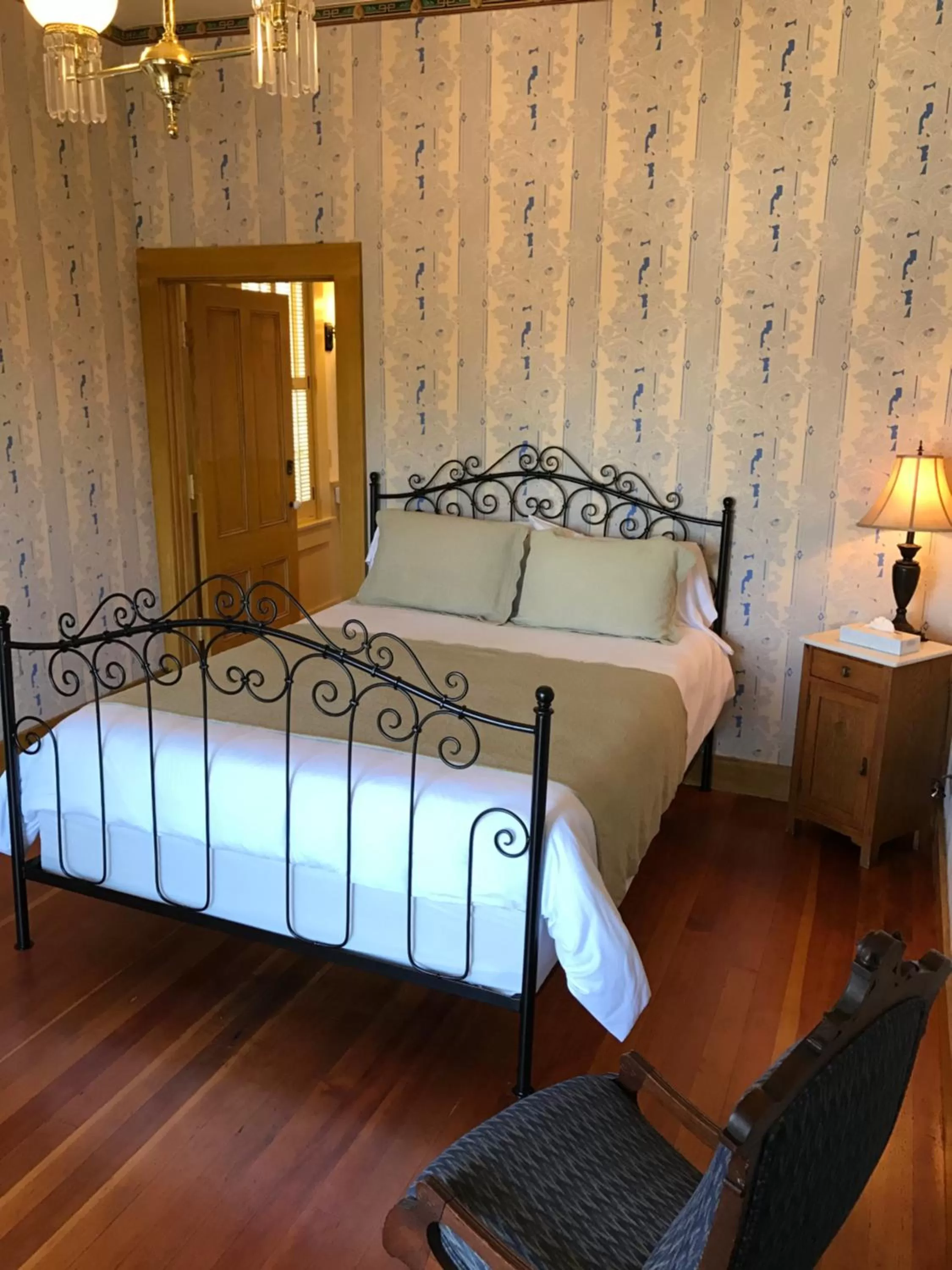 Bedroom in Cosmopolitan Hotel