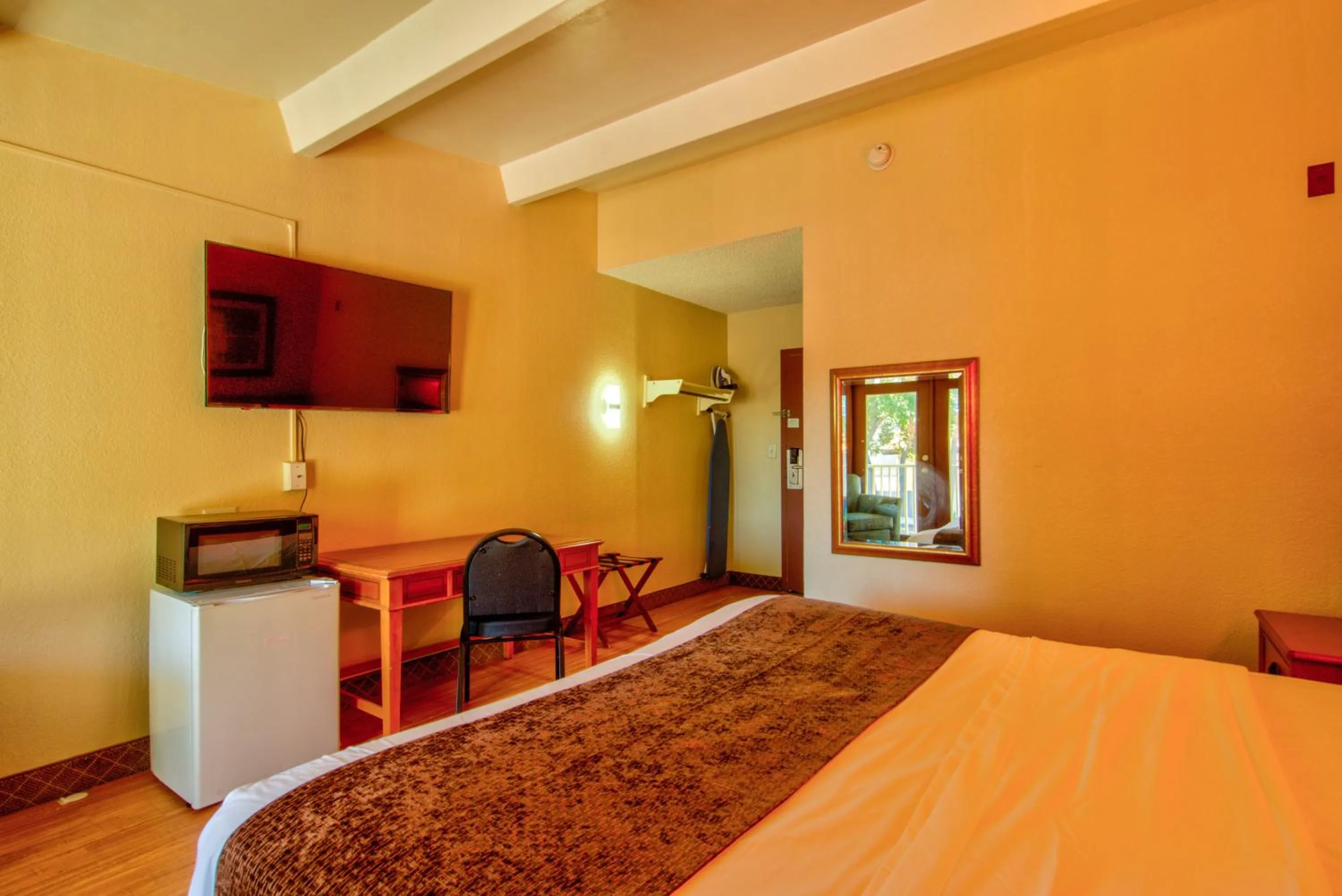 TV/Entertainment Center in Clearwater Hotel