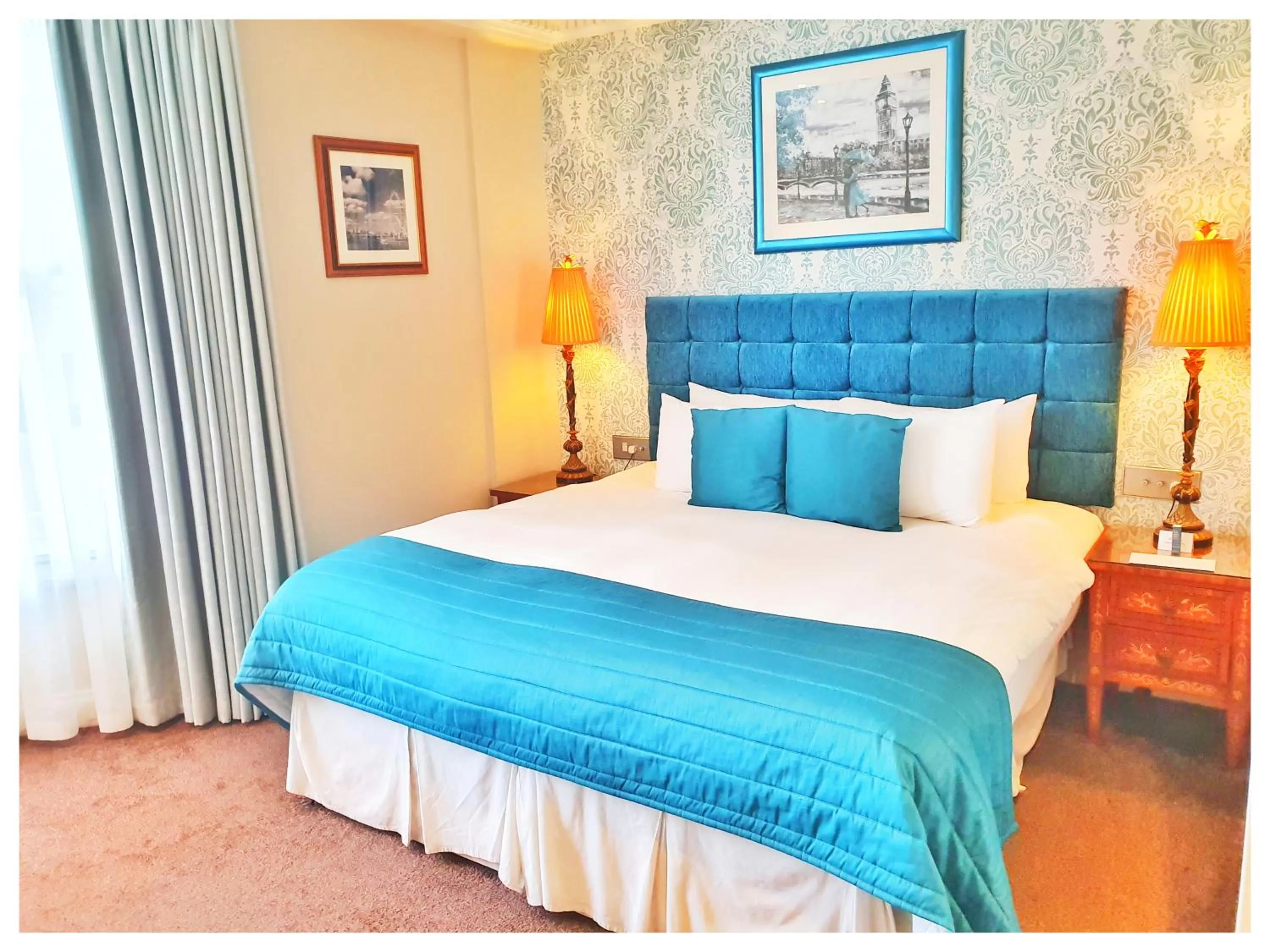 Bed in Ashburn Hotel