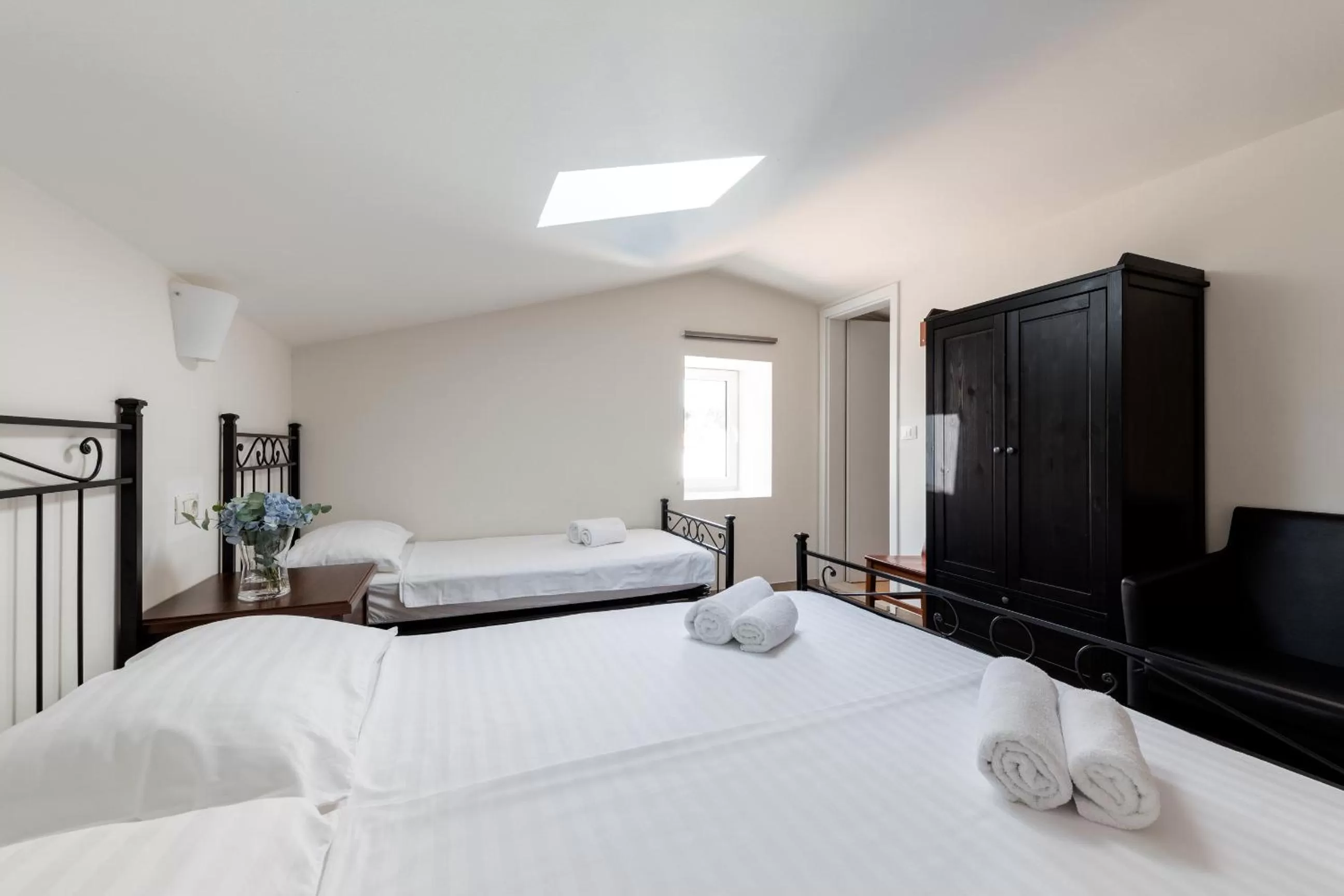 Photo of the whole room, Bed in B&B Miracolo di Mare Retro