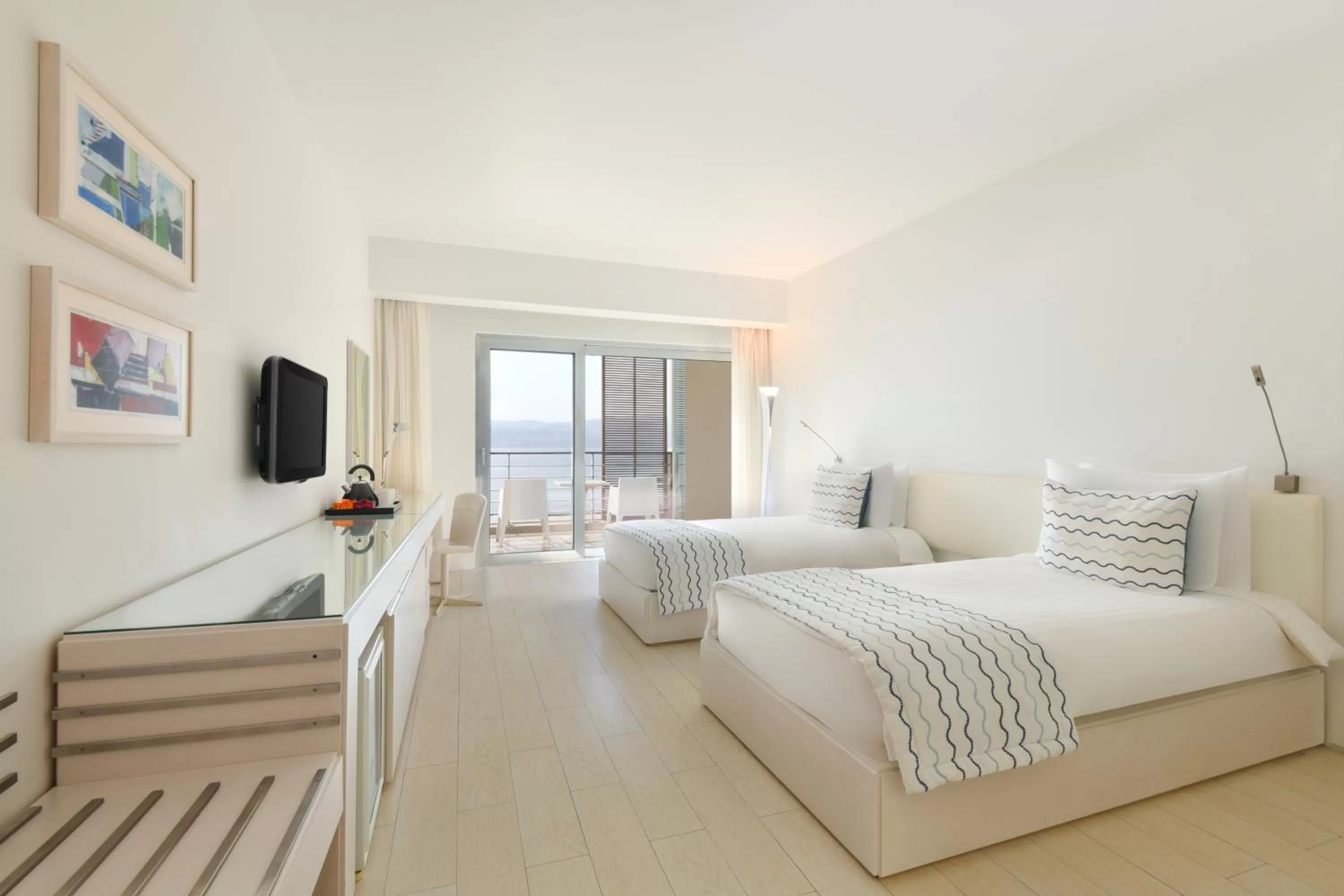 Coffee/tea facilities, Bed in Kempinski Hotel Aqaba