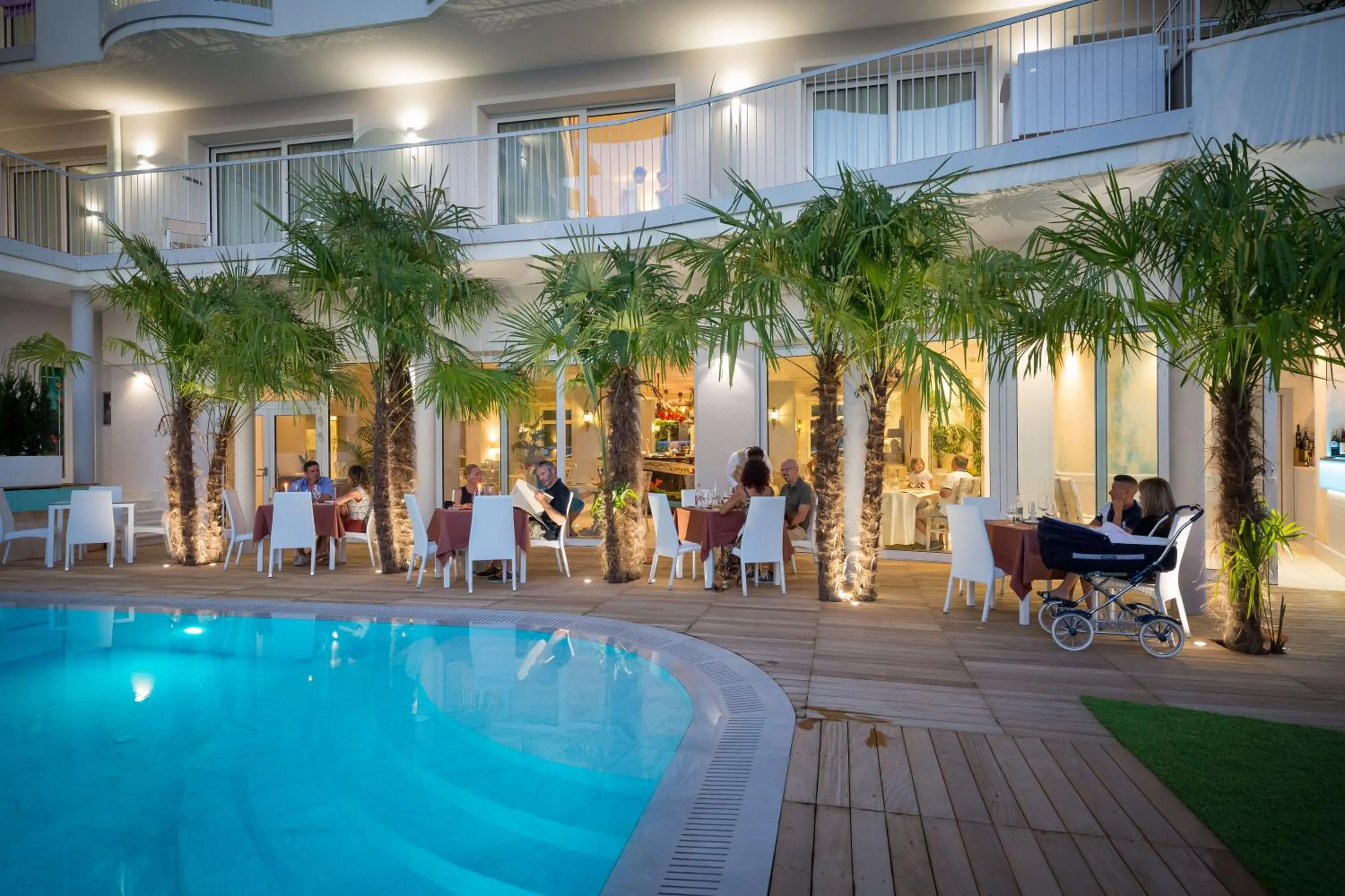 Restaurant/places to eat in AQA Palace